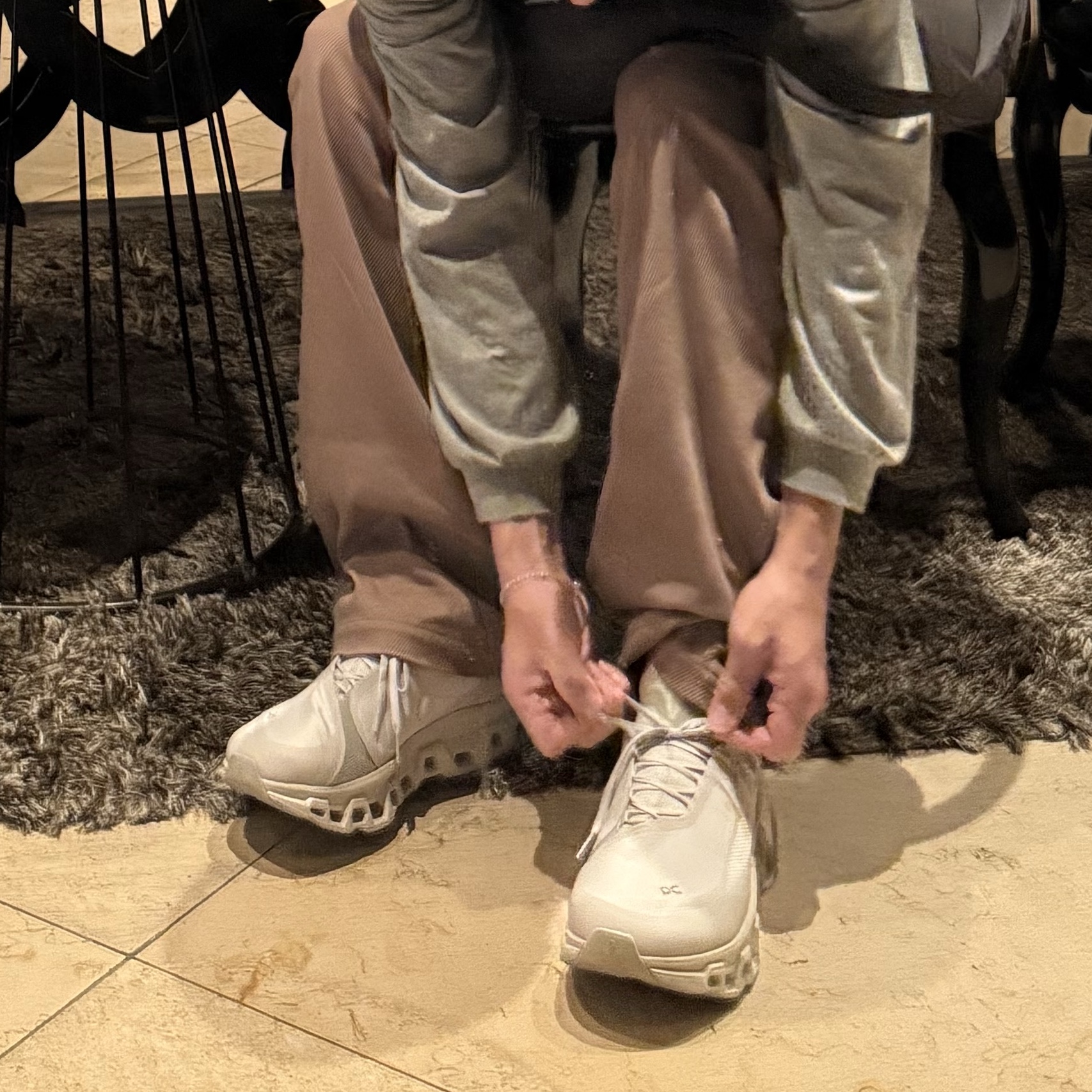On Running x Post Archive Faction (Paf) Cloudmonster 2 Moondust Chalk 착용 스타일 - 5