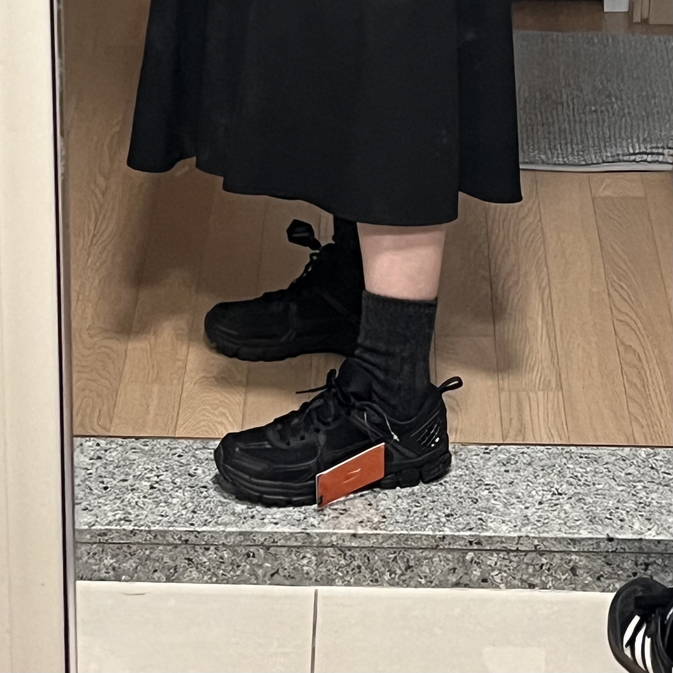 (GS) Nike Zoom Vomero 5 Black 착용 스타일 - 1