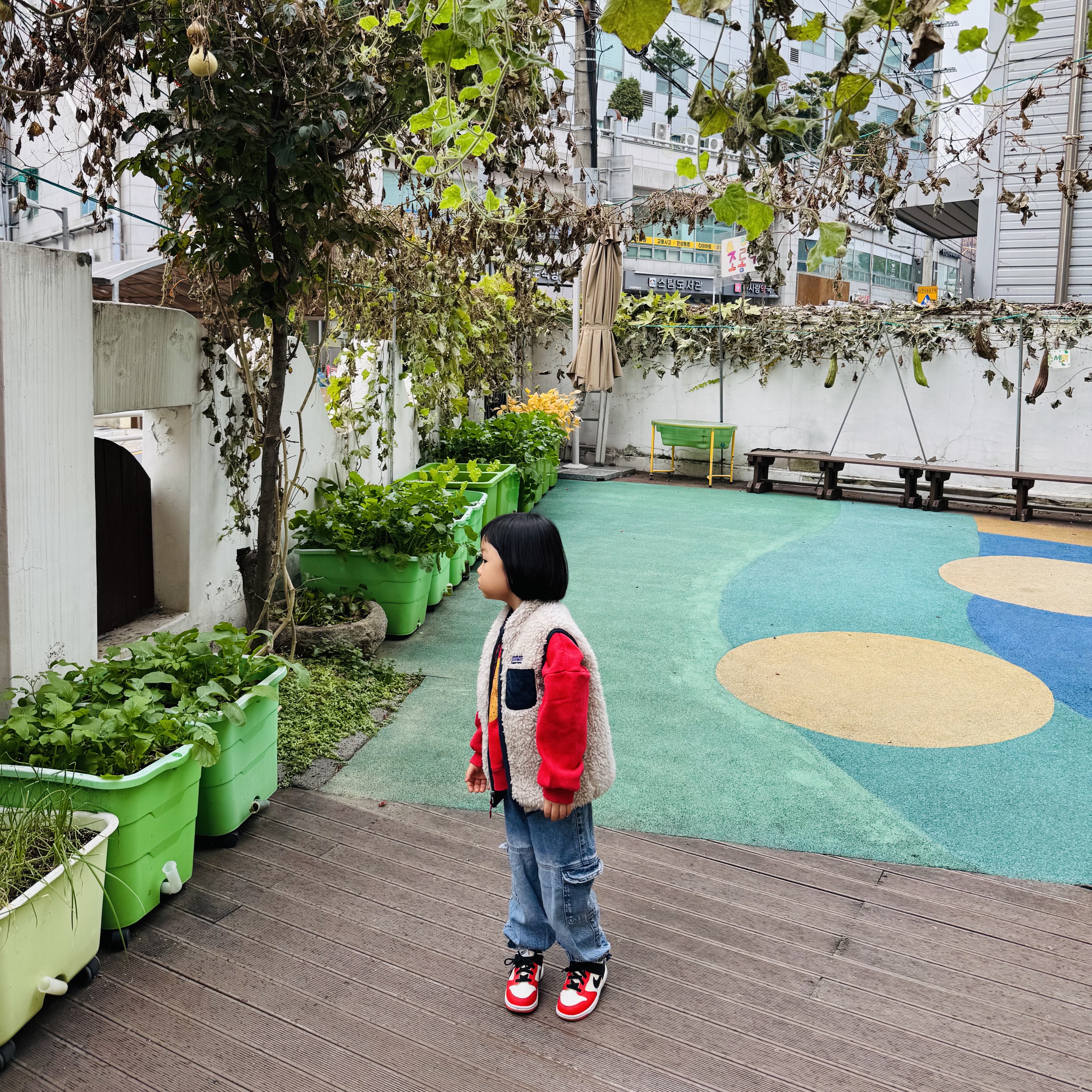 (Baby) Patagonia Retro-X Fleece Vest Natural New Navy, (TD) Nike x NBA Dunk Low Black and Chile Red 착용 스타일 - 1