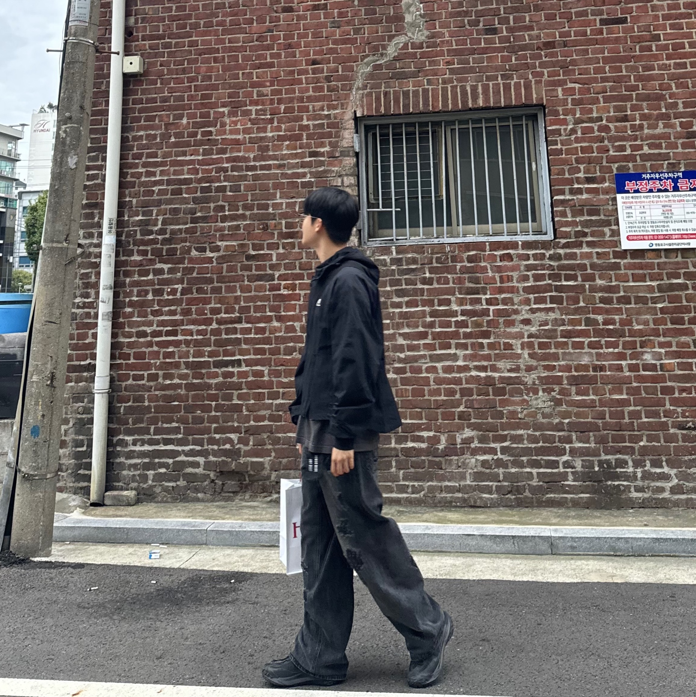 Ader Error Plue Windbreaker Noir 착용 스타일 - 1
