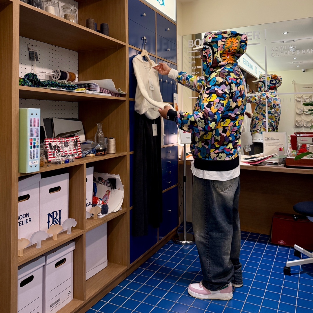 Supreme Lasered Denim Camp Cap White - 24FW, Undermycar Mu.26 Anti Fxxking Logo Play Brush Washed Wide Jeans Oil Blue 착용 스타일 - 4