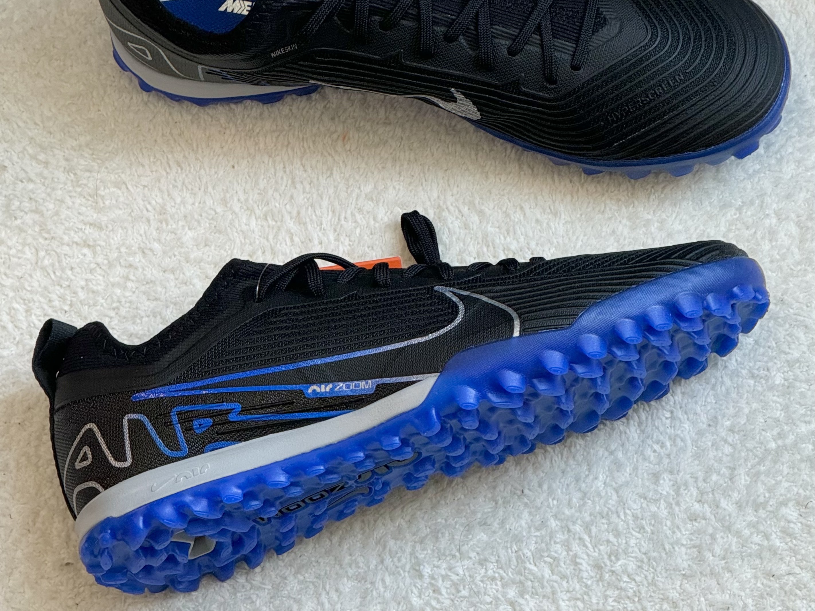 Nike Zoom Mercurial Vapor 15 Pro TF Black Hyper Royal, Nike Zoom Mercurial Vapor 15 Pro TF Pink Foam Black 착용 스타일 - 3
