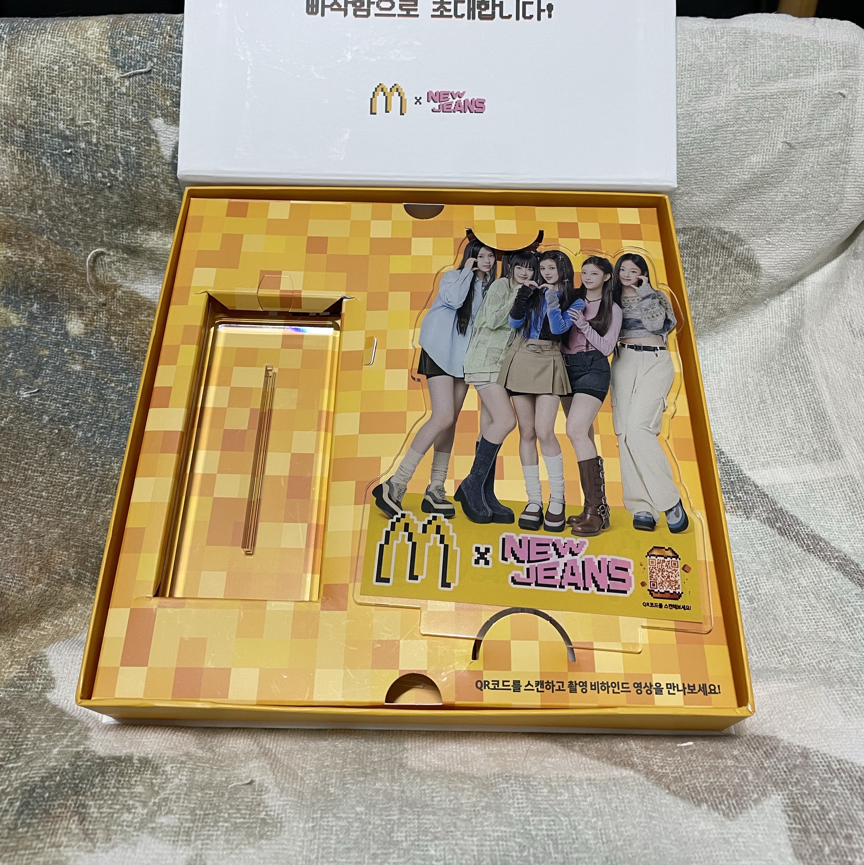 McDonald's x NewJeans Special Gift Set Collectors Kit (Without Voucher) 착용 스타일 - 2