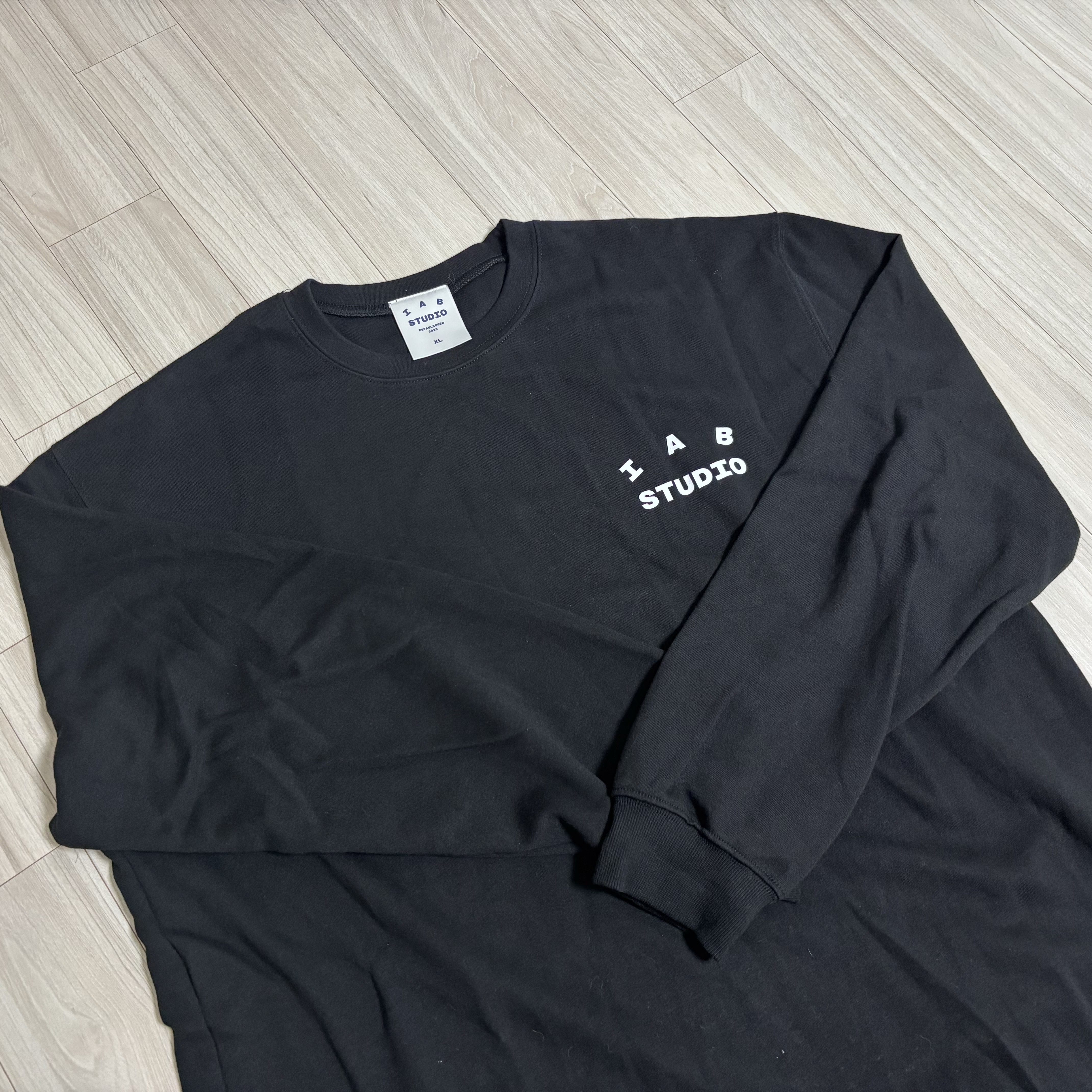 IAB Studio Long Sleeve Black - 23FW 착용 스타일