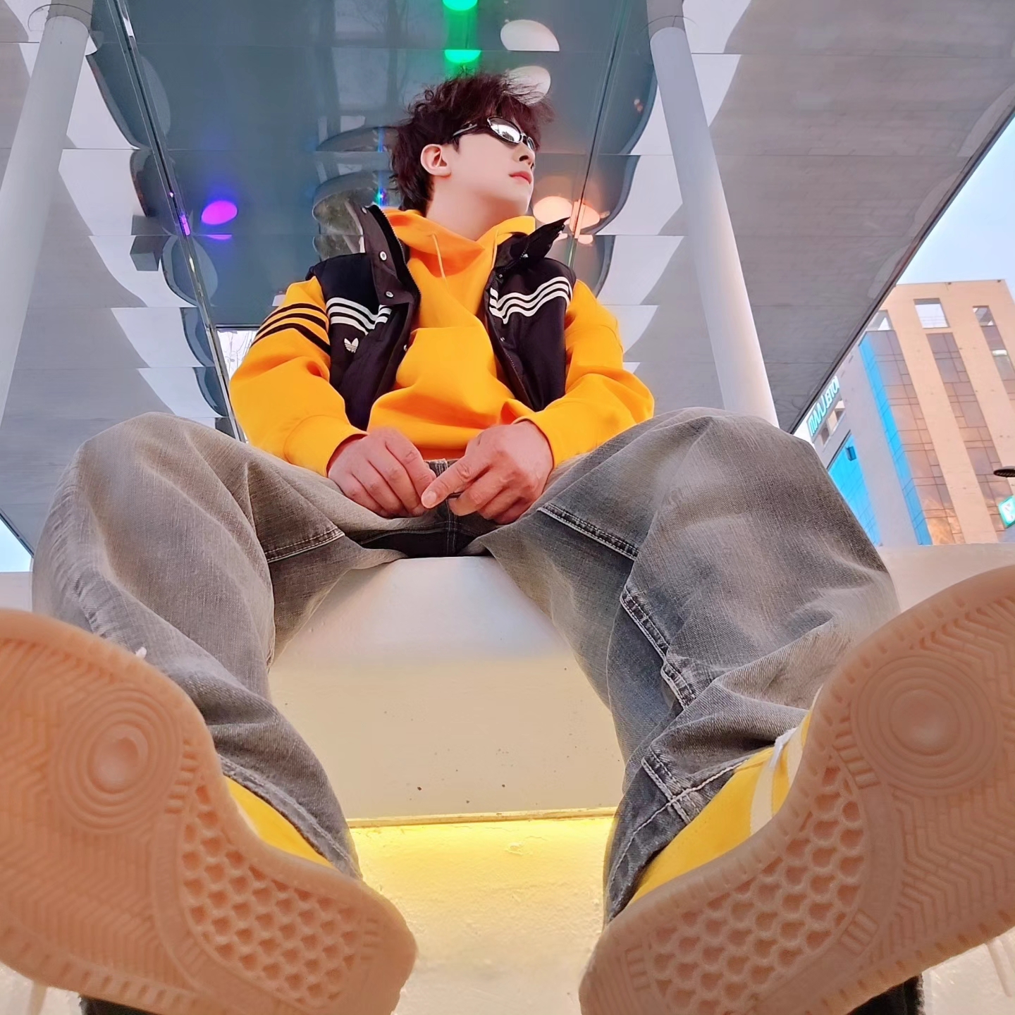 Adidas Originals 70s Padded Gilet Black - KR Sizing, Adidas Neuclassics Hoodie Black - US Sizing 착용 스타일 - 8