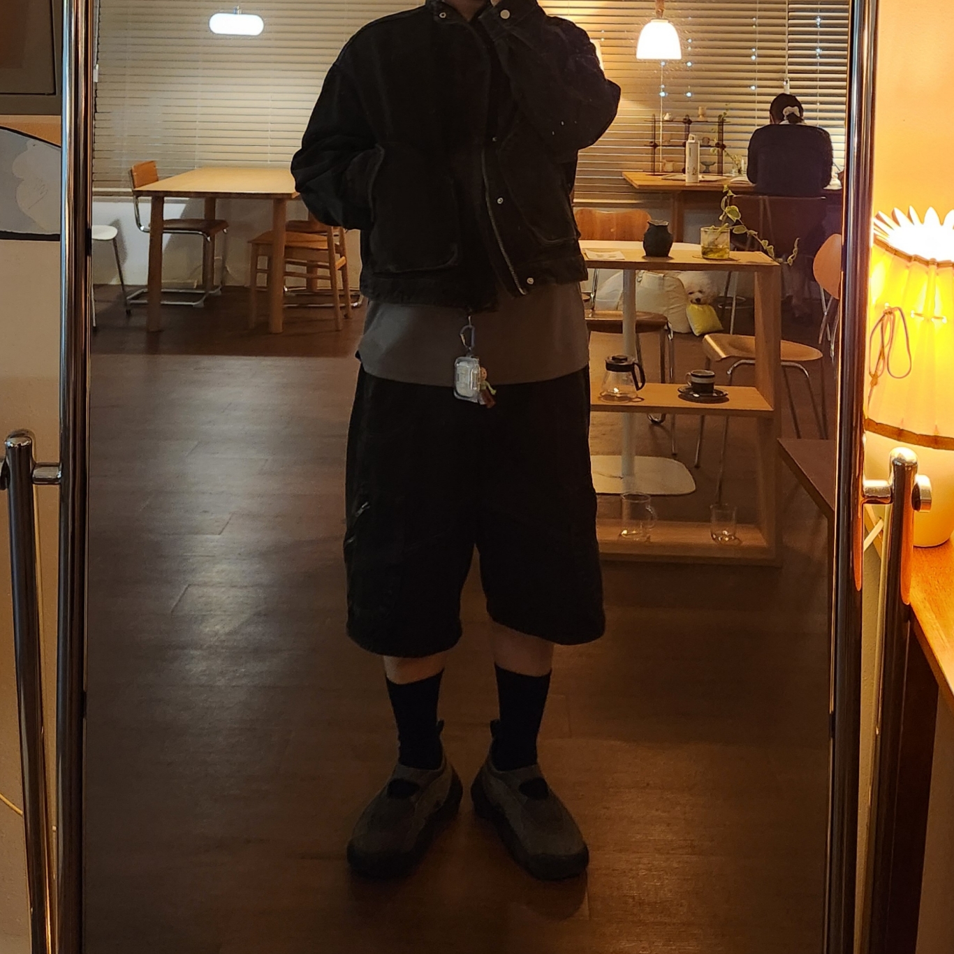 NON FLOOR Fragmants Bermuda Pants Black 착용 스타일