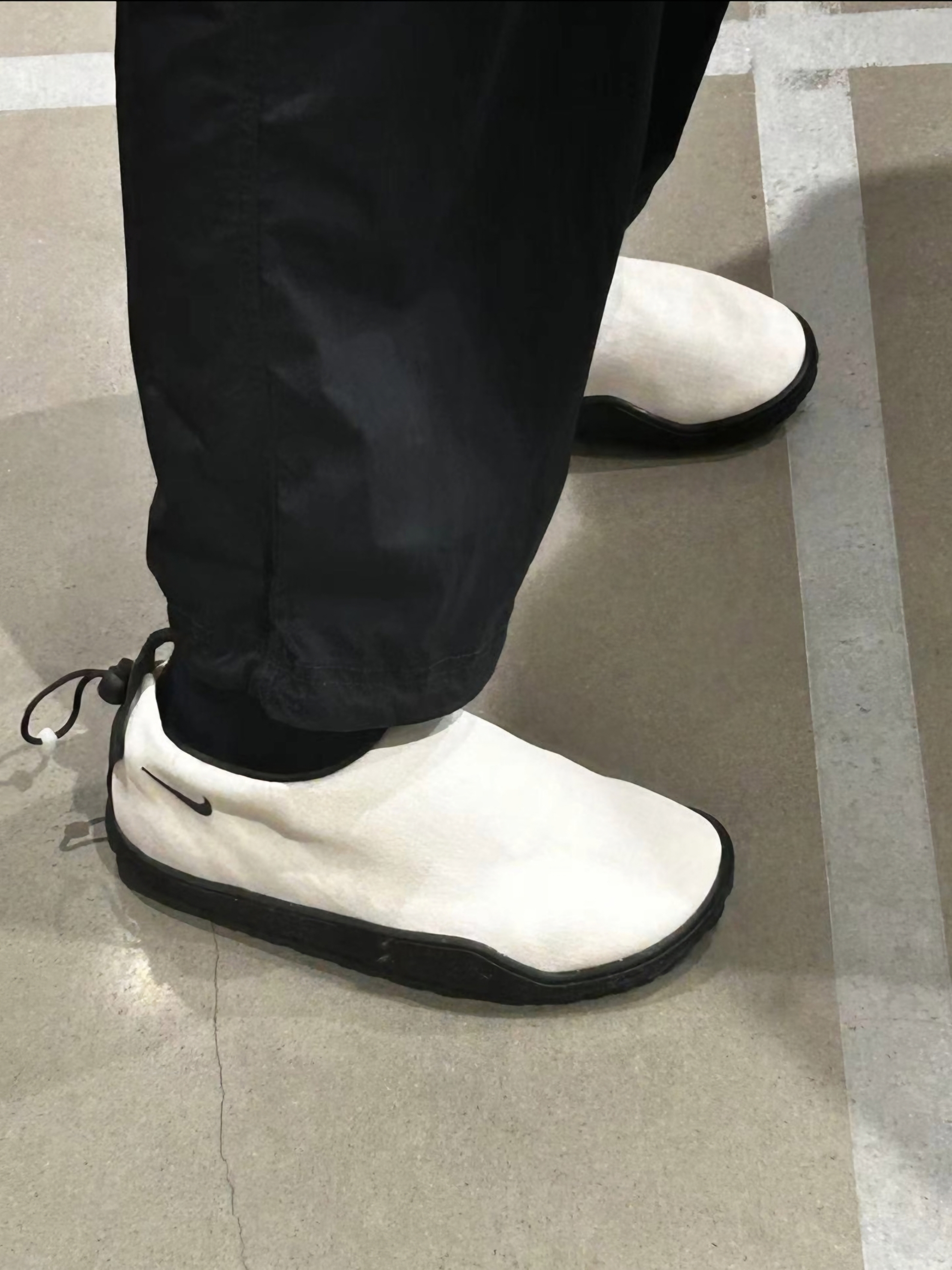 Nike ACG Moc Summit White and Black 착용 스타일