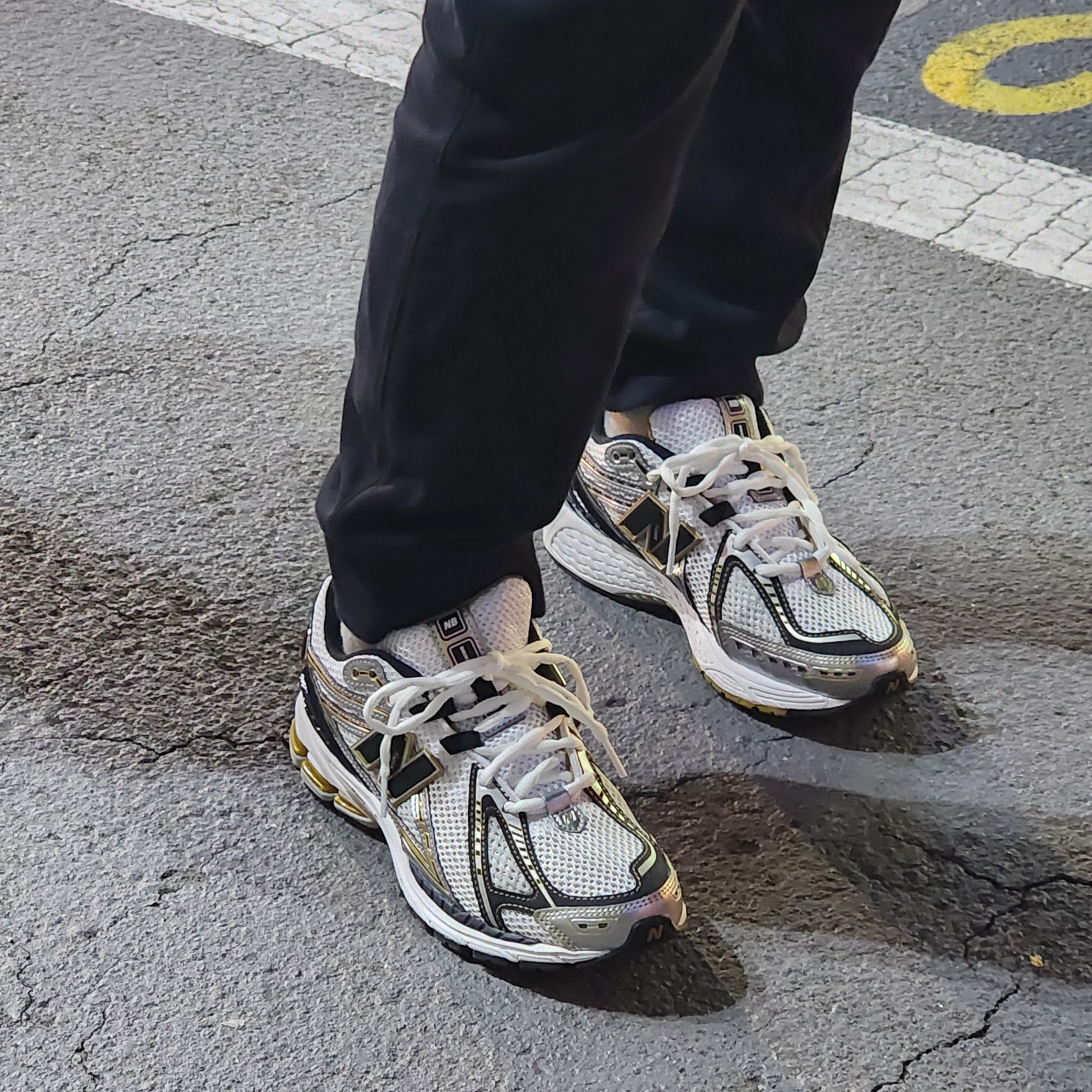 New Balance 1906R White Gold 착용 스타일