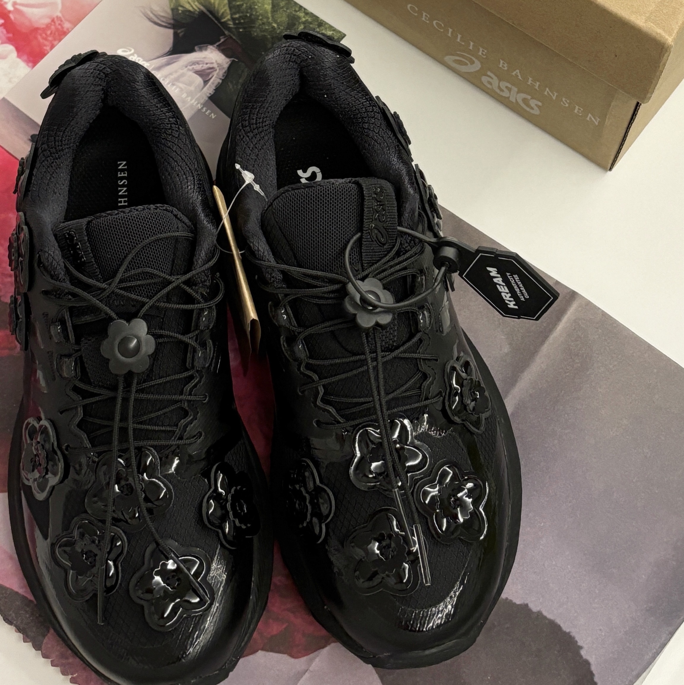 Asics x Cecilie Bahnsen Gel-Terrain Black 착용 스타일