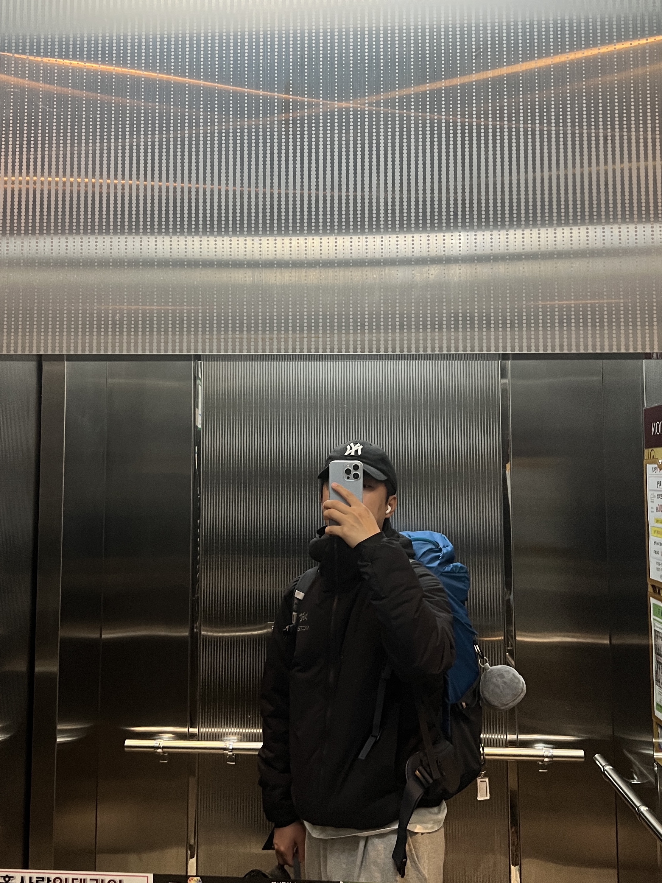 Arc'teryx Atom AR Hoody Black 착용 스타일