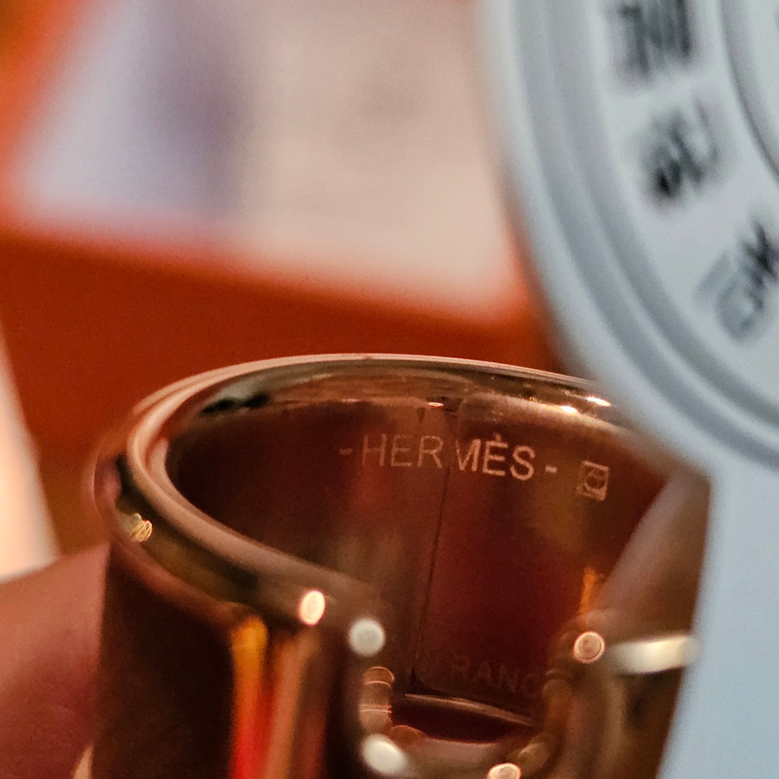 (W) Hermes Large Olympe Ring Calfskin Metal Rose Gold 착용 스타일 - 9