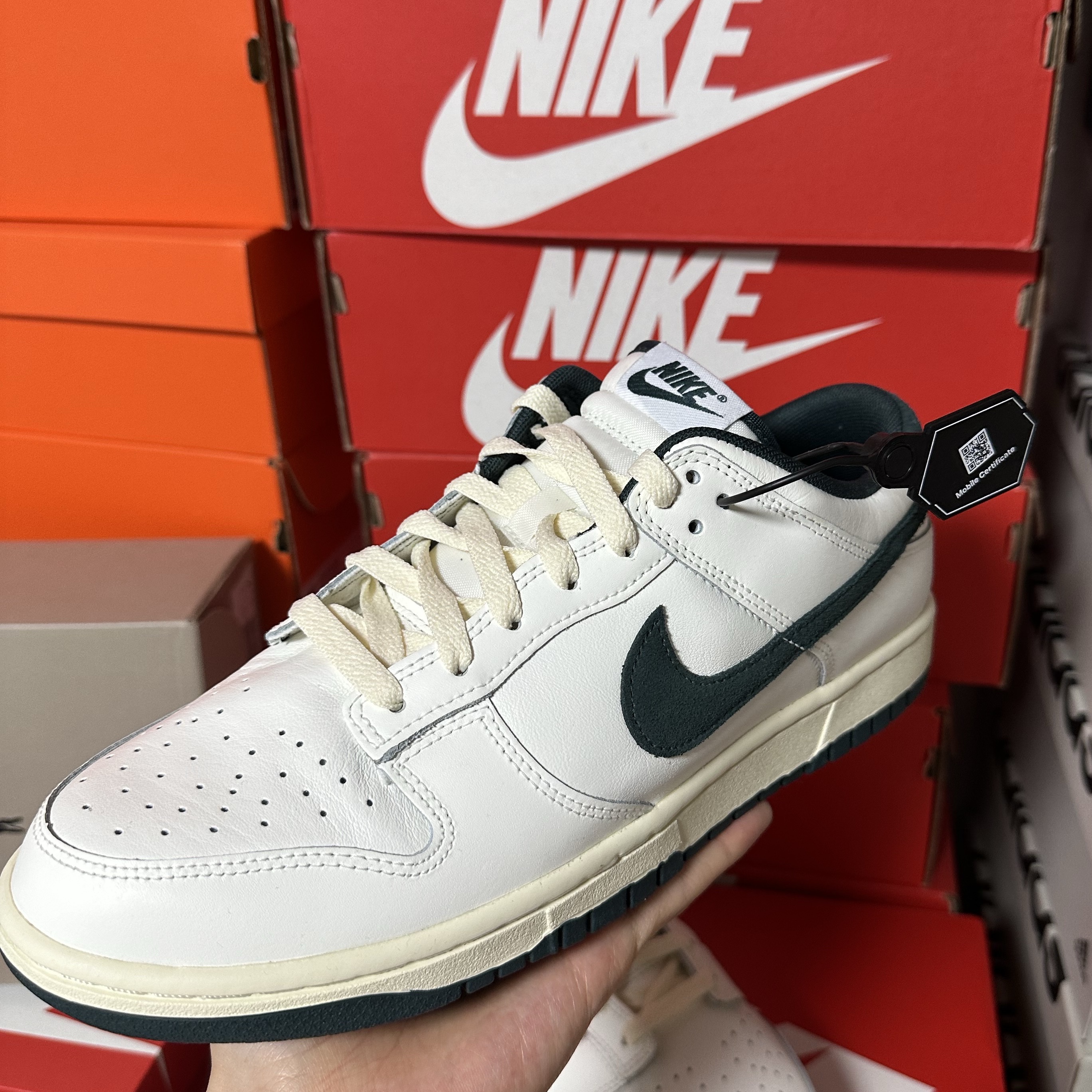 Nike Dunk Low Sail Deep Jungle 착용 스타일 - 2