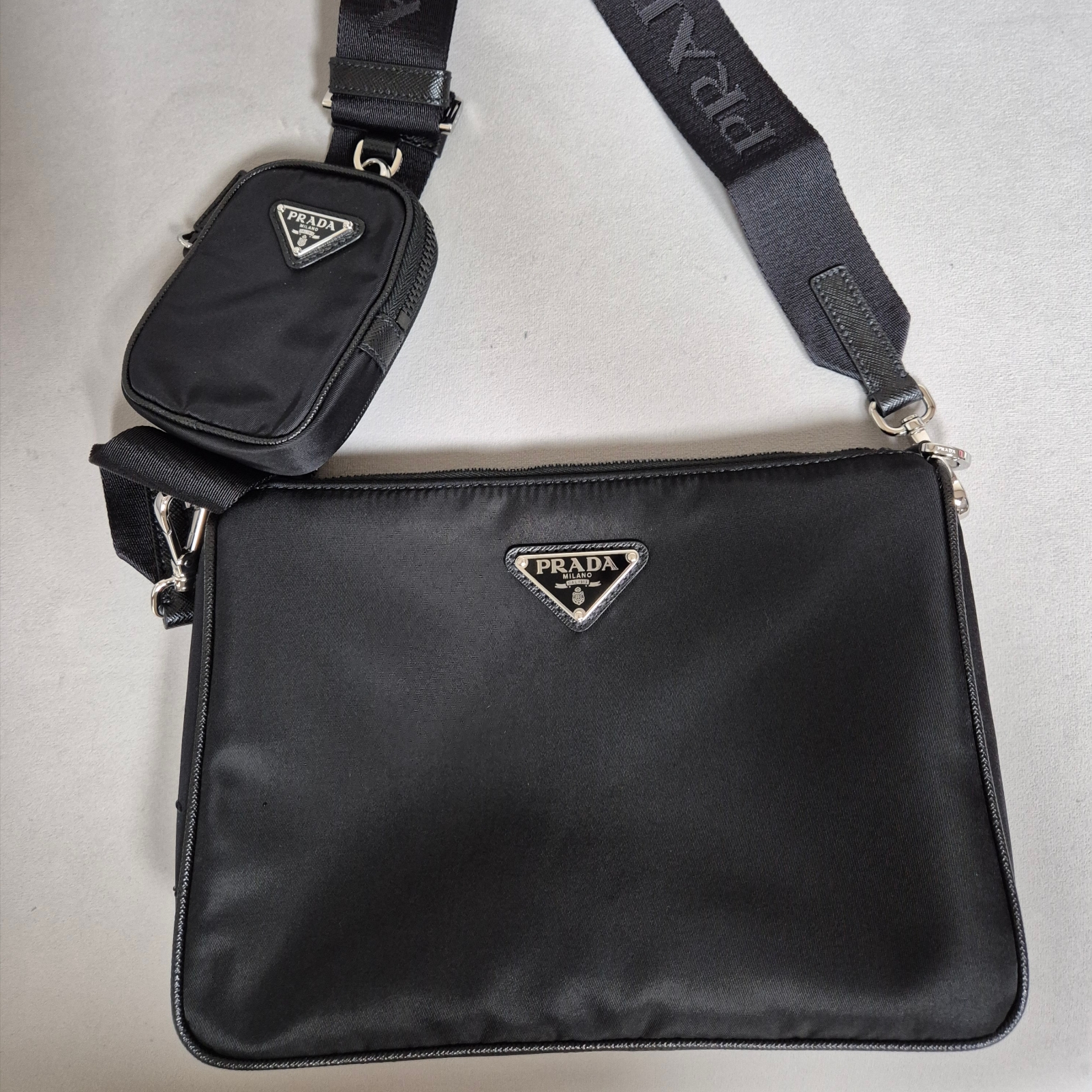 Prada Re-Nylon and Saffiano Leather Shoulder Bag Black 착용 스타일