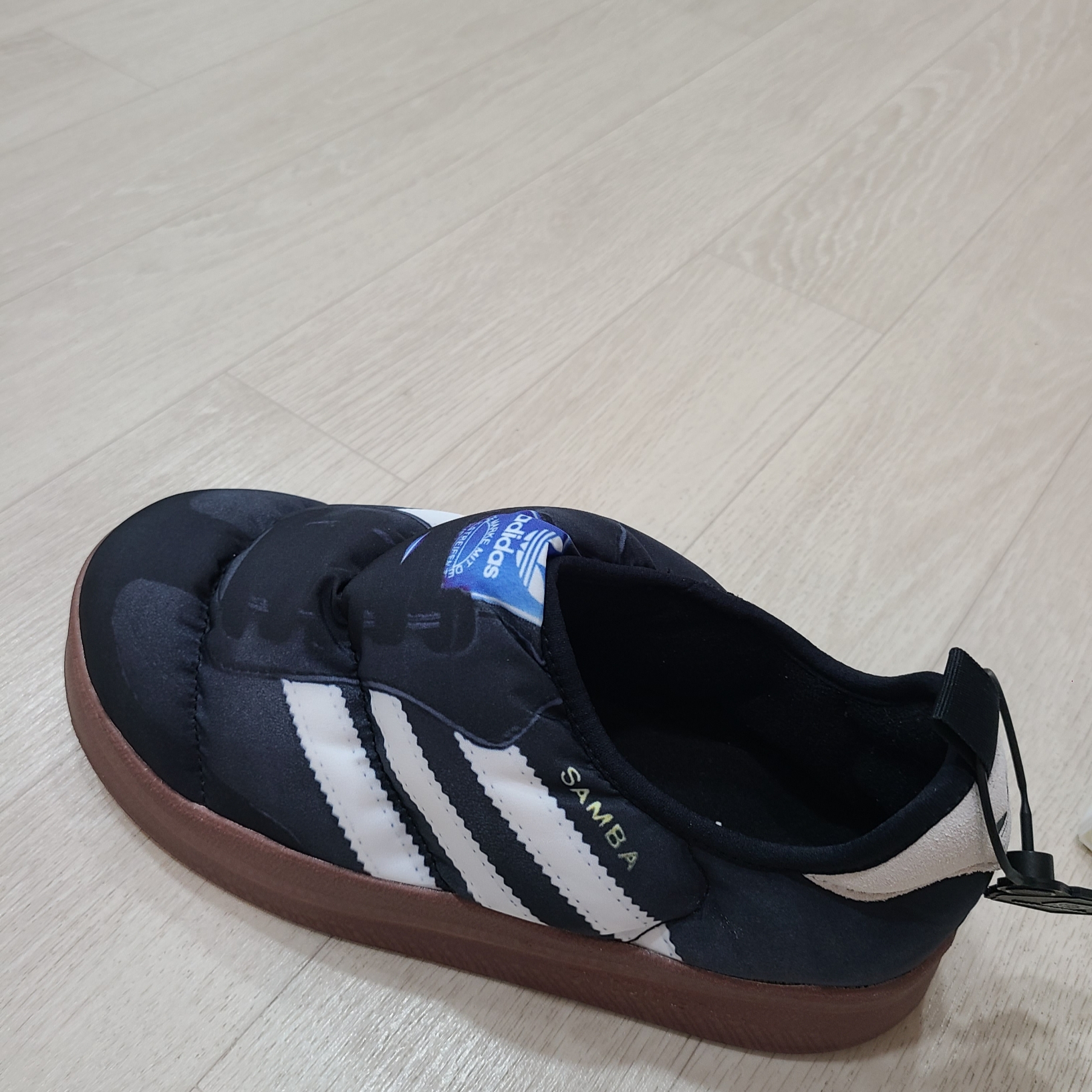 Adidas Puffylette Samba Core Black 착용 스타일 - 2
