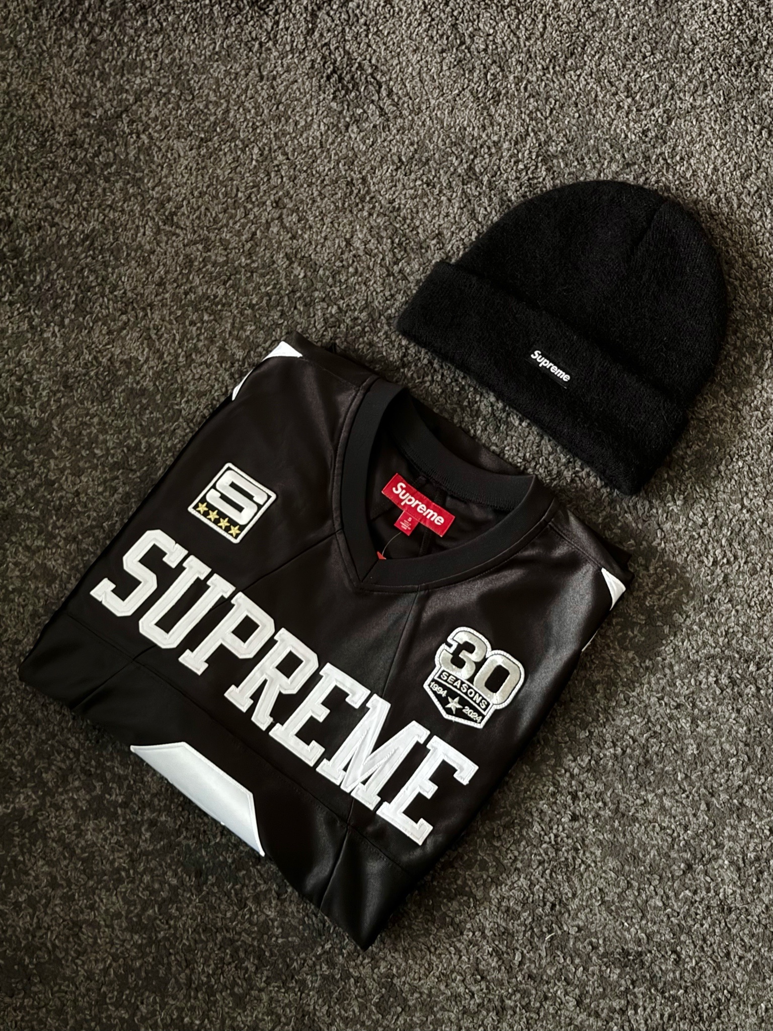 Supreme Mohair Beanie Black - 23FW, Supreme Star Football Jersey Black - 24FW 착용 스타일 - 2