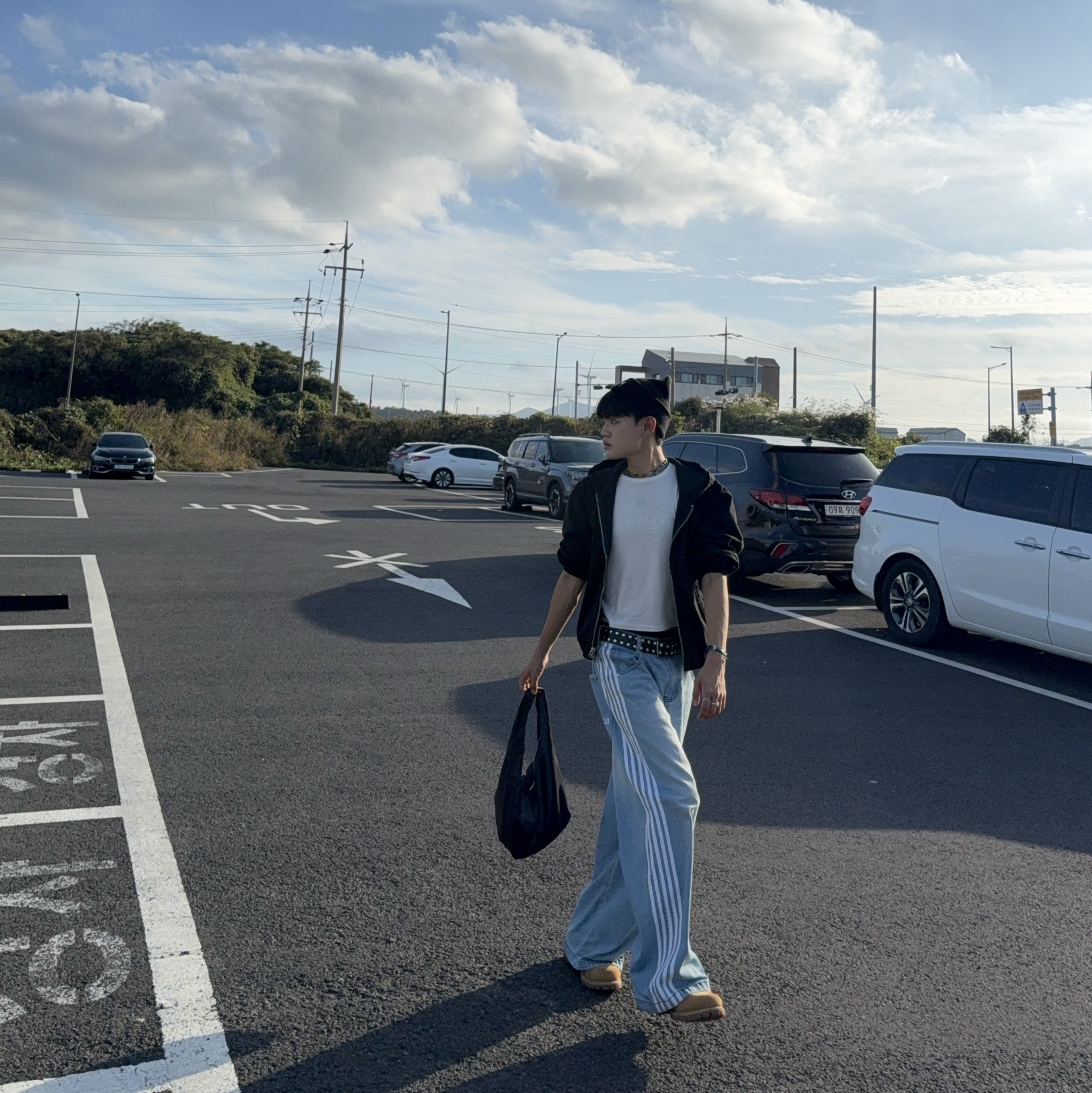 Stussy Unlined Canvas Work Jacket Black, COS Mini High-Shine Shoulder Bag Navy 착용 스타일 - 1