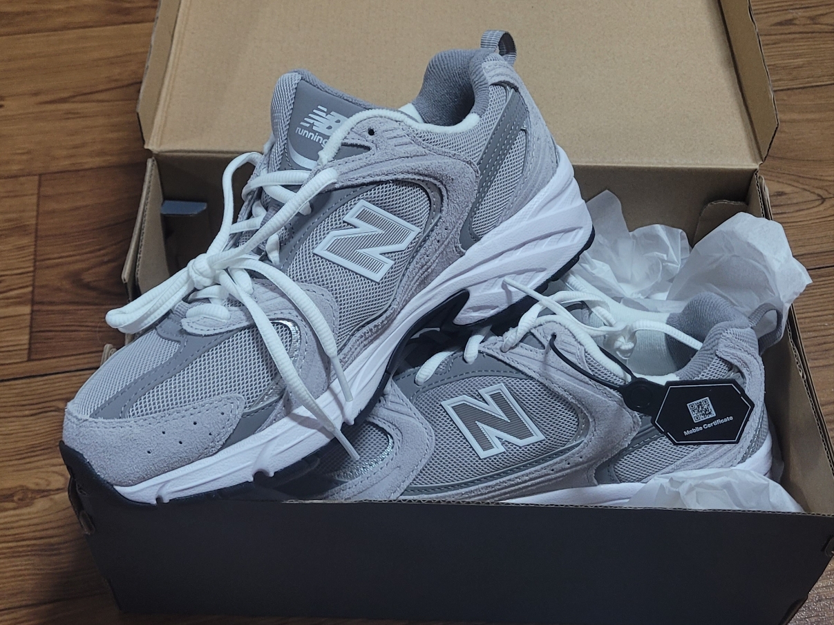 New Balance 530 Grey 착용 스타일