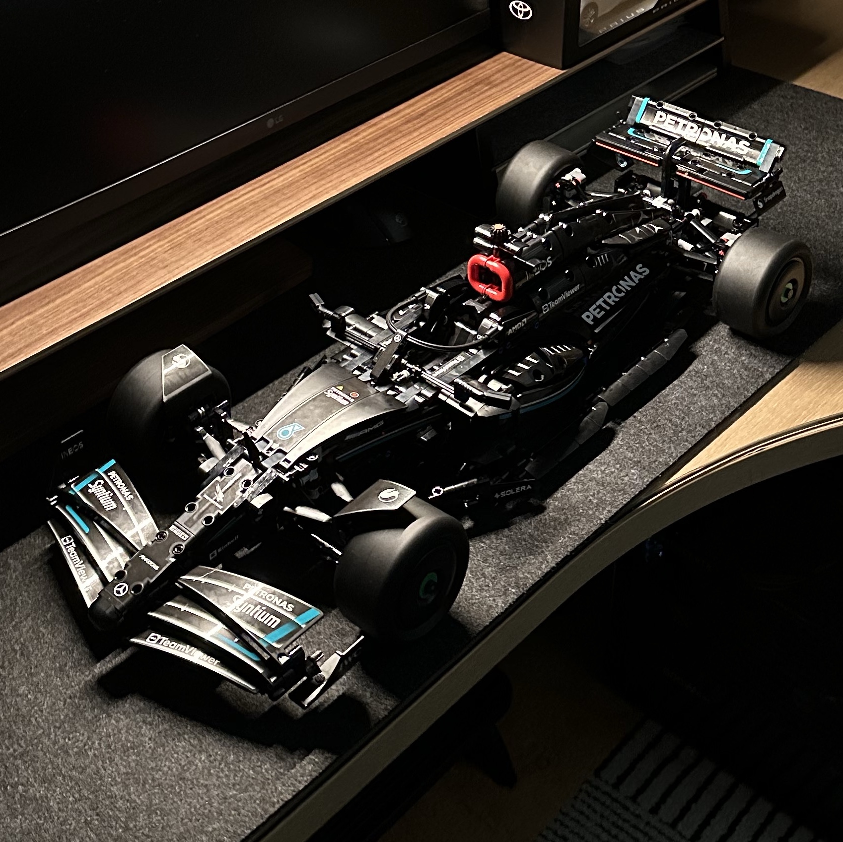 Lego Mercedes-AMG F1 W14 E Performance 착용 스타일