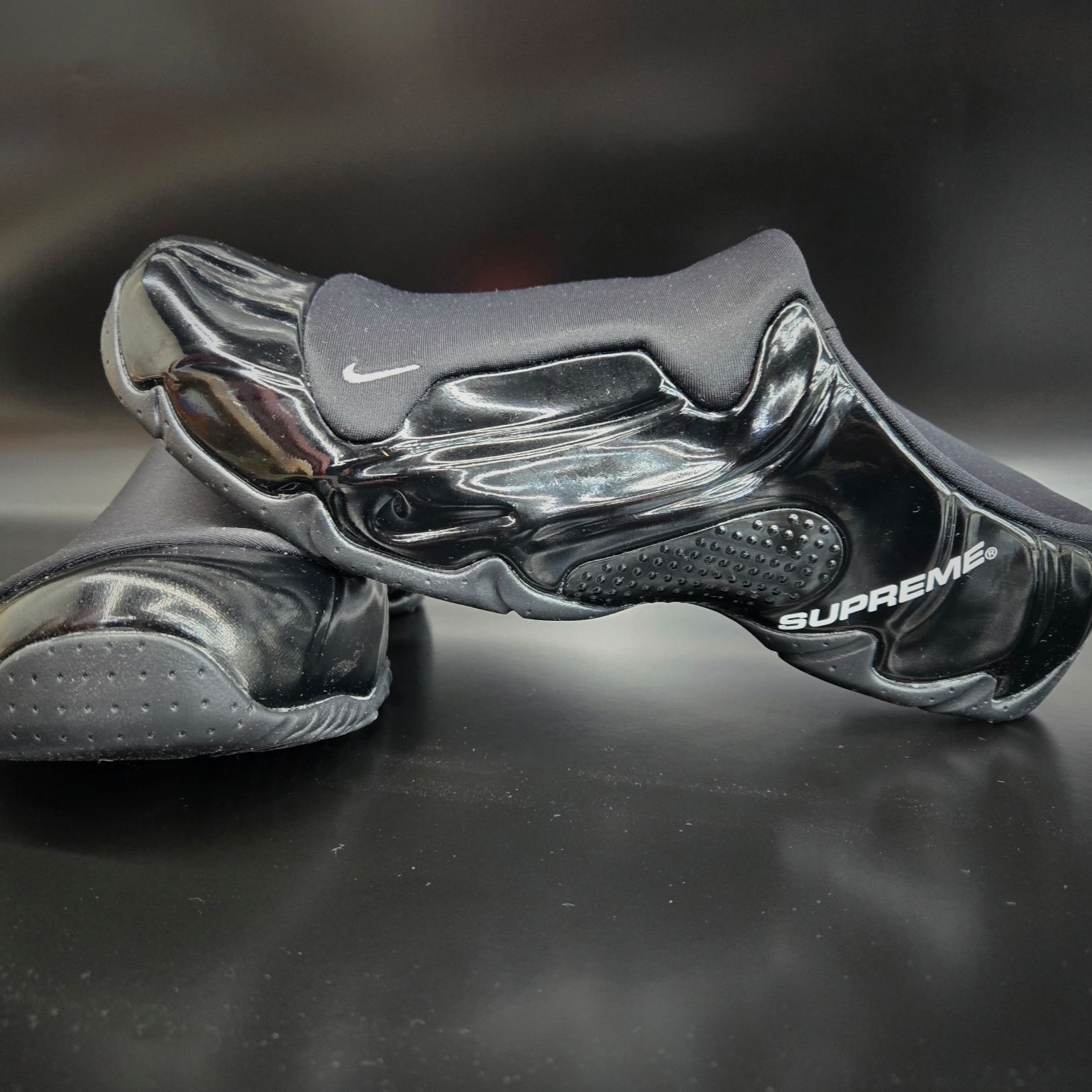 Nike x Supreme Clogposite Black - 24FW 착용 스타일 - 2