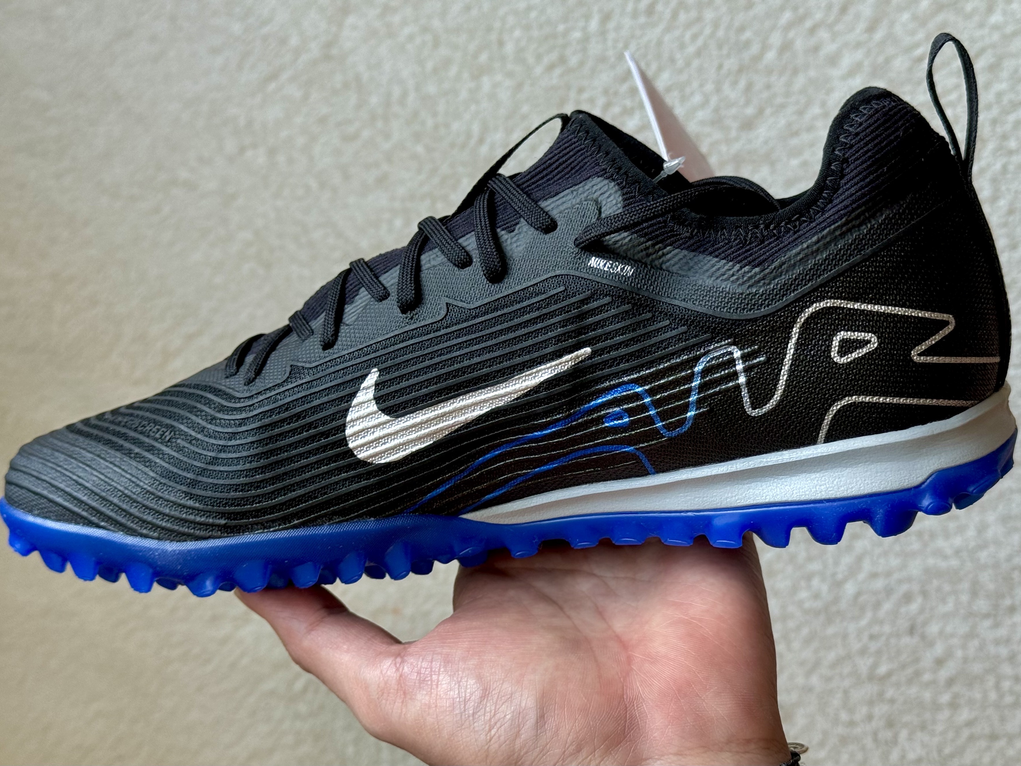 Nike Zoom Mercurial Vapor 15 Pro TF Black Hyper Royal, Nike Zoom Mercurial Vapor 15 Pro TF Pink Foam Black 착용 스타일 - 1