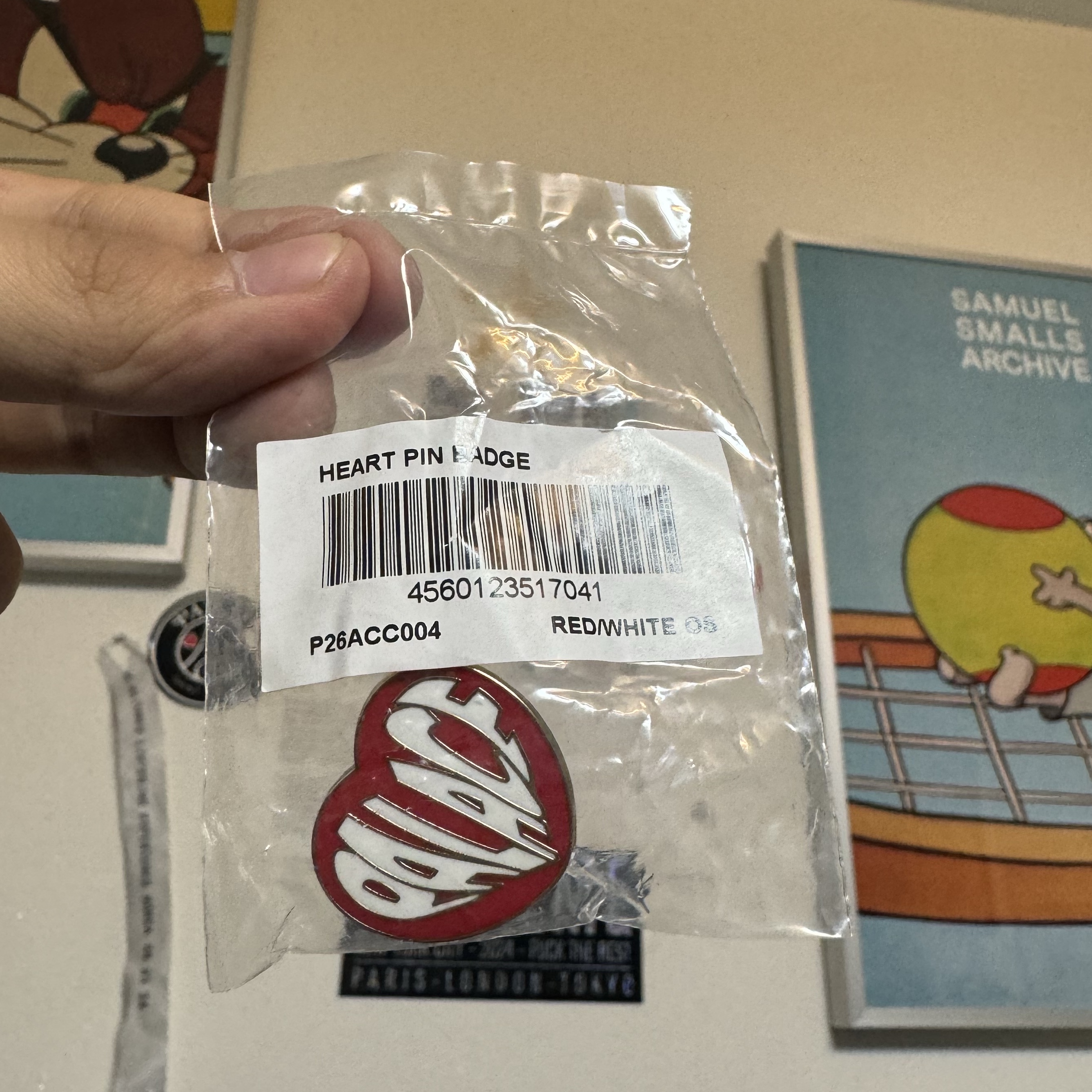 Palace Heart Pin Badge Red White - 24FW 착용 스타일