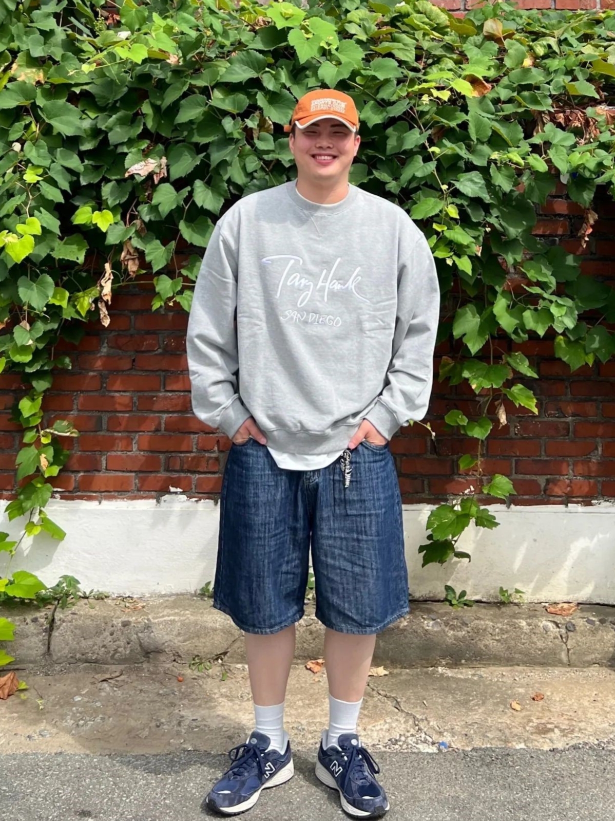 TONY HAWK Tony Logo Crewneck Gray 착용 스타일
