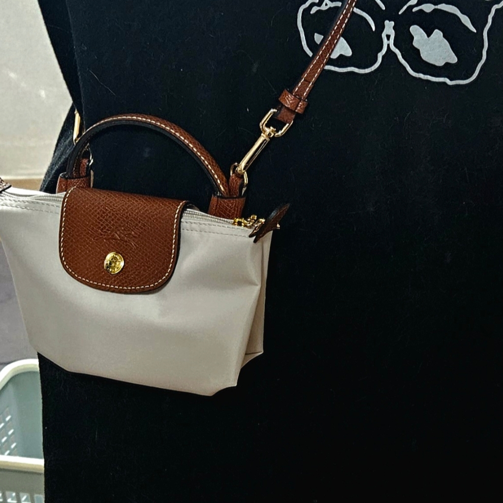 Longchamp Le Pliage Original Handle Pouch Paper 착용 스타일 - 1