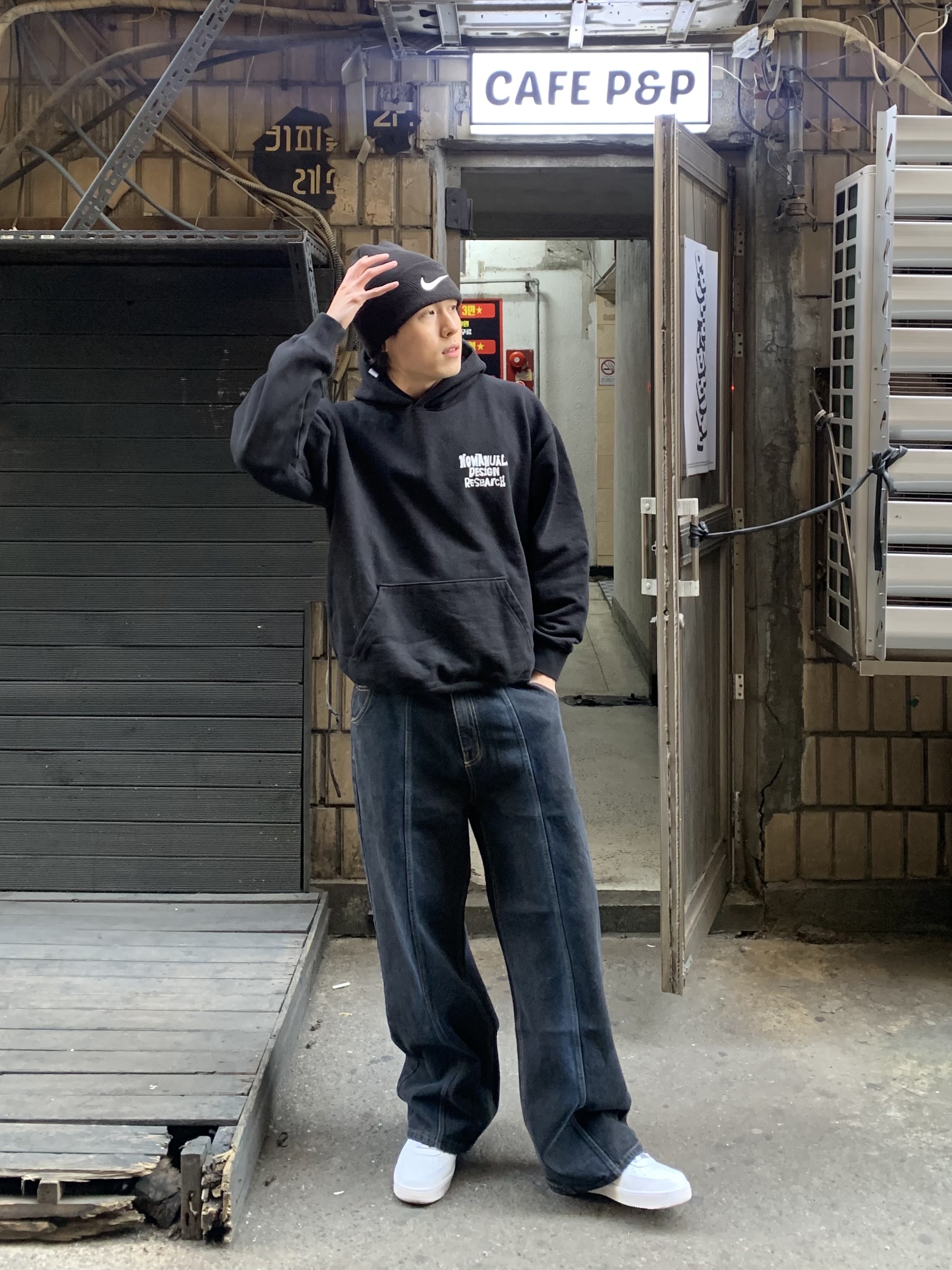 Nike x Stussy Cuff Beanie Black, Nike Air Force 1 '07 Low White 착용 스타일 - 3