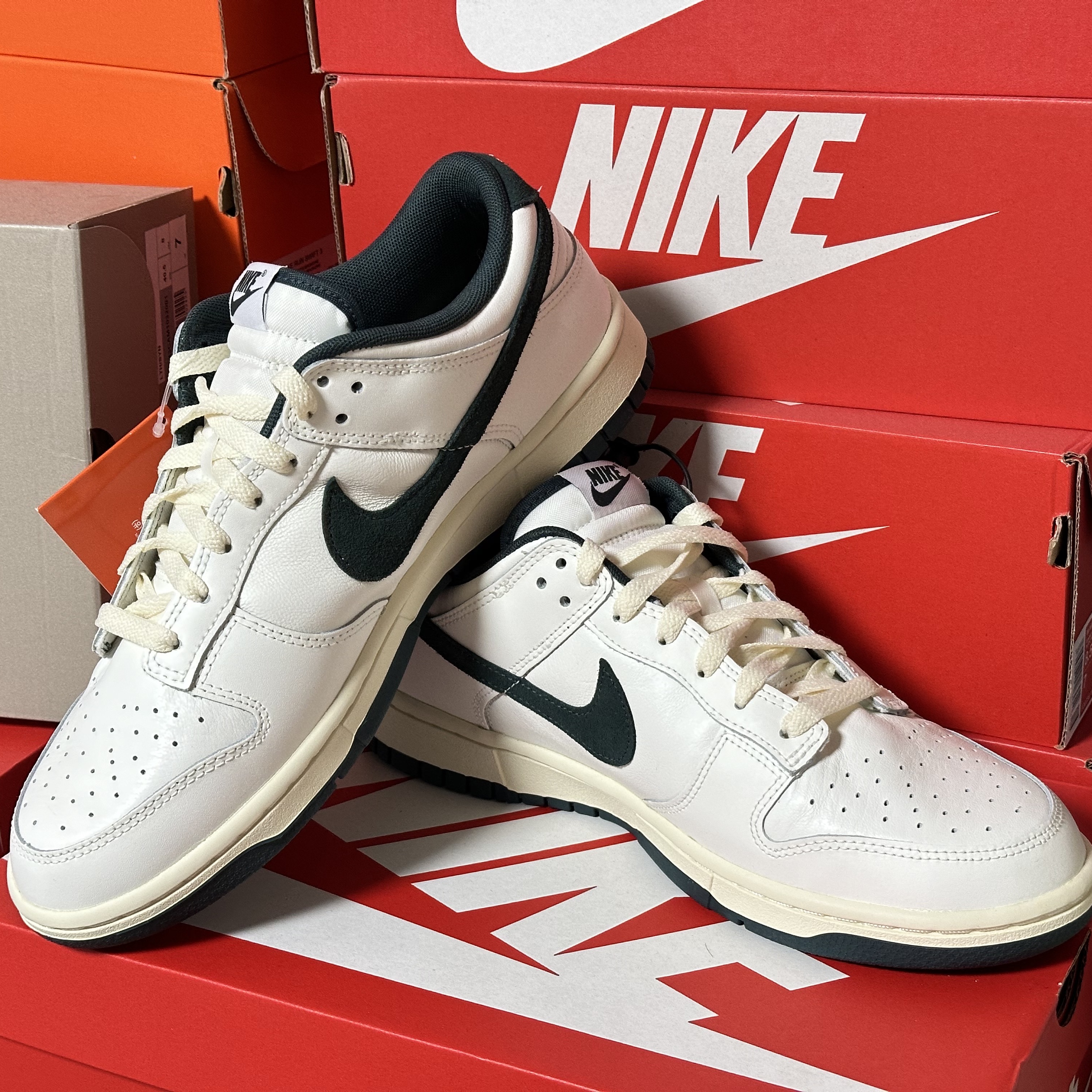 Nike Dunk Low Sail Deep Jungle 착용 스타일 - 1