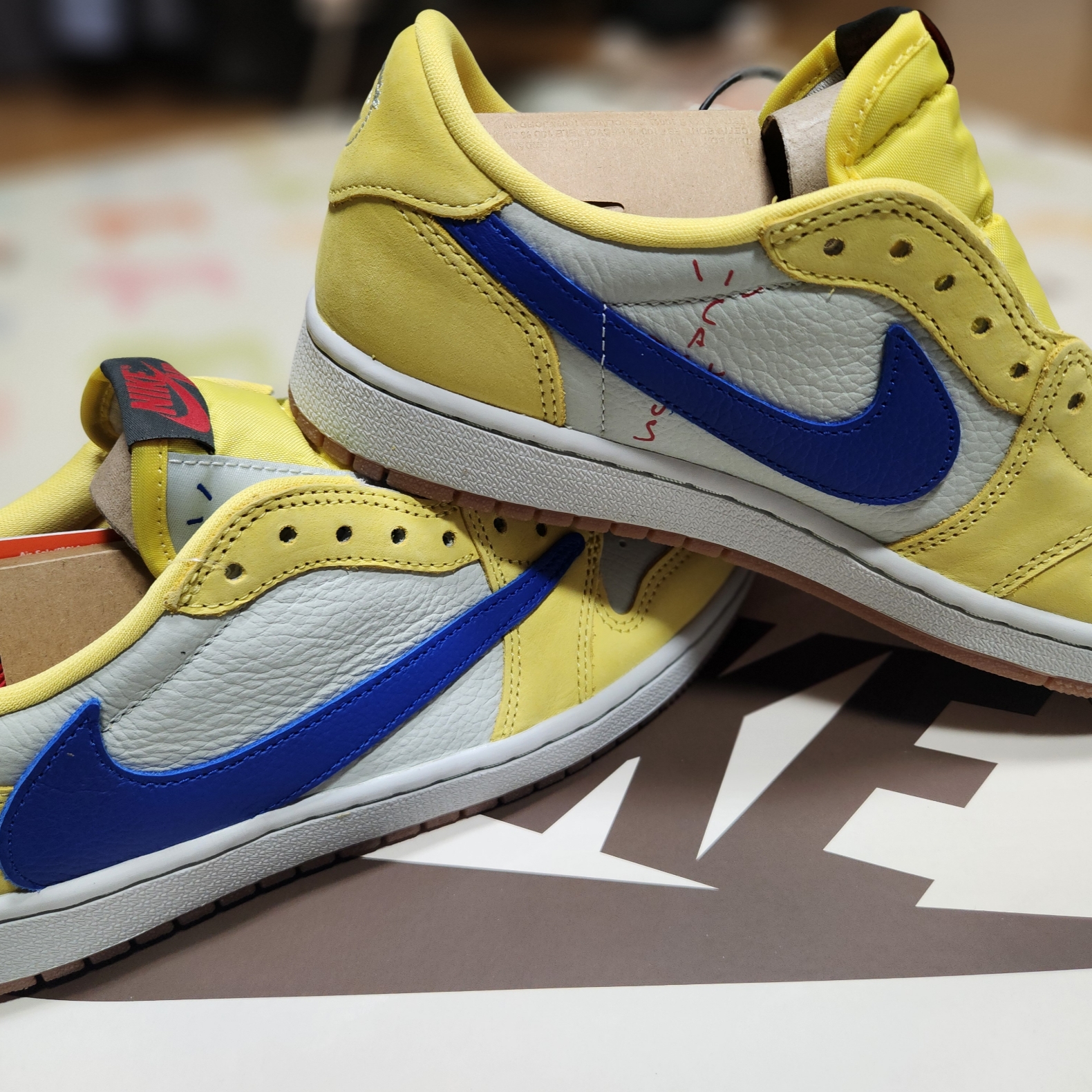 (W) Jordan 1 x Travis Scott Retro Low OG SP Canary 착용 스타일