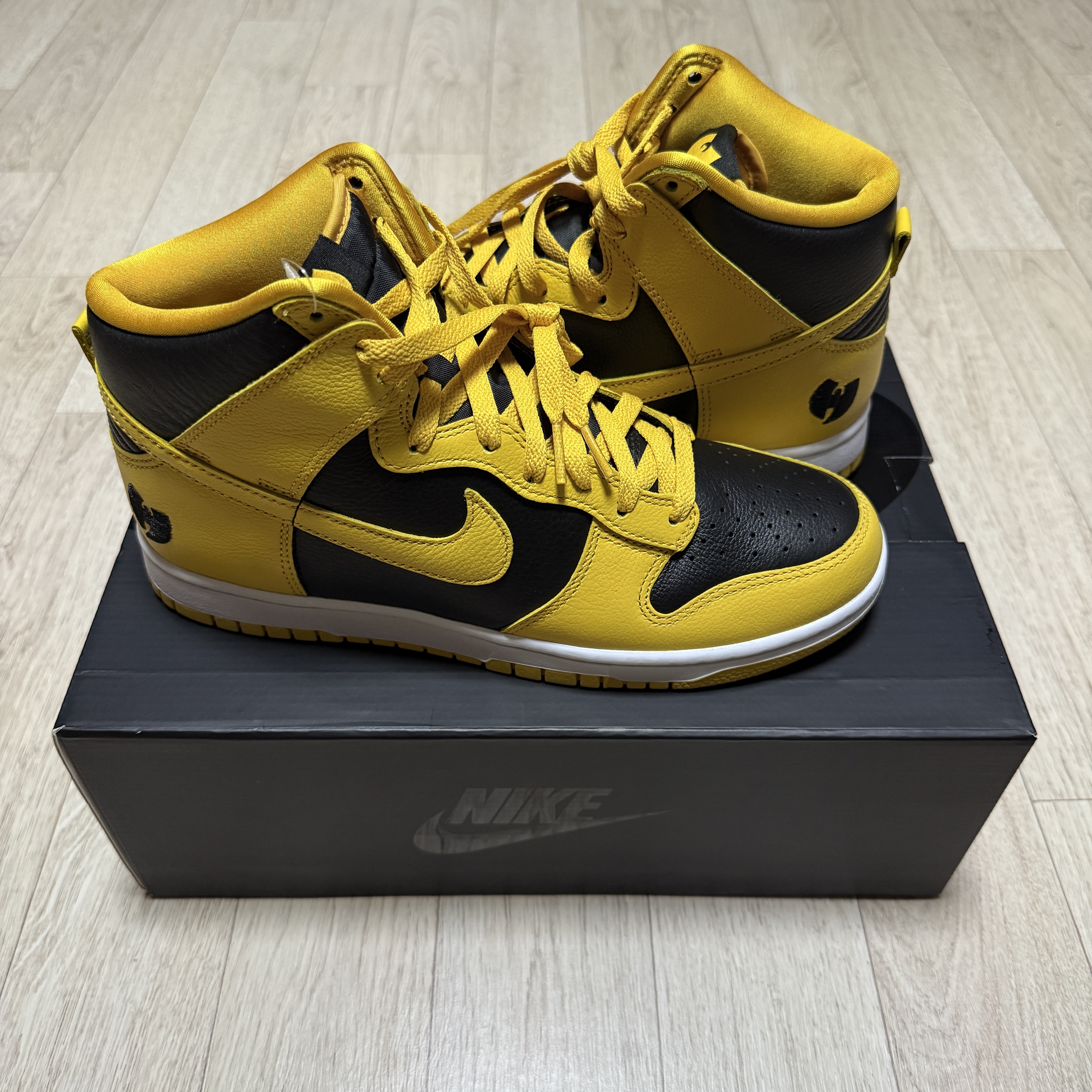 Nike Wu-Tang Clan Dunk High Black and Pollen 착용 스타일