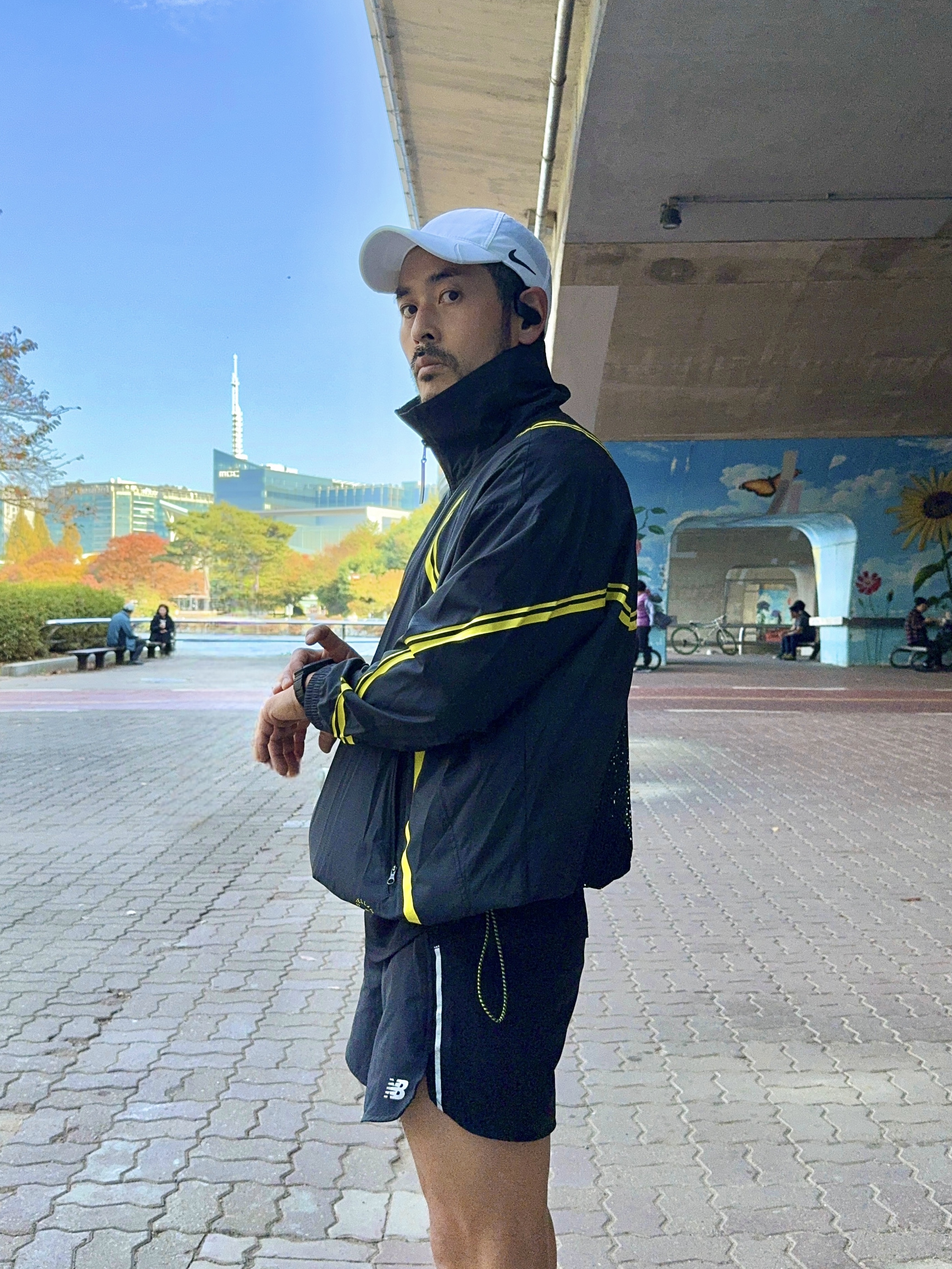 Nike ZoomX Vaporfly Next% 3 White Grey, Nike x Drake Nocta Club Cap White 착용 스타일 - 3