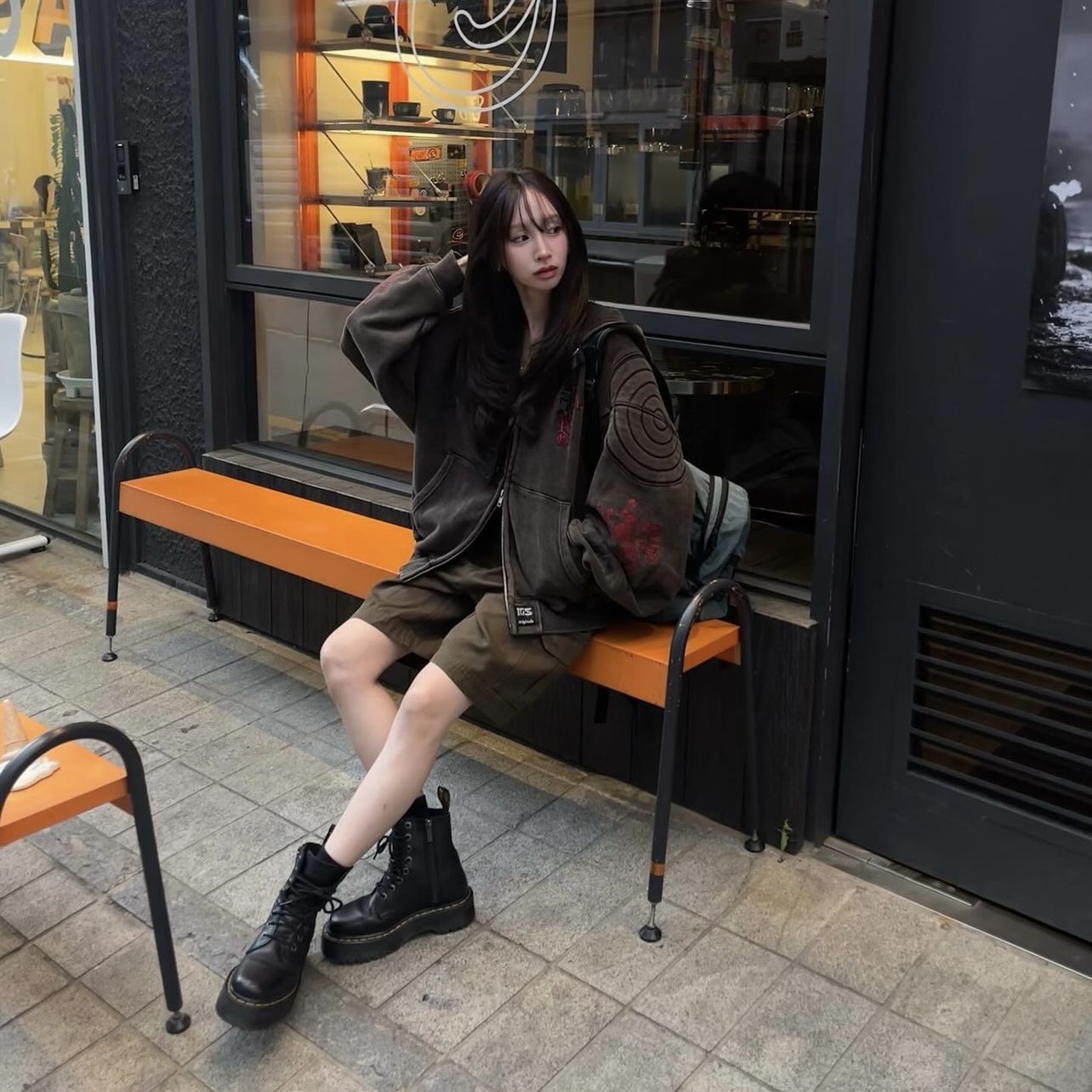 Gentle Monster Crella 01 Black, Stussy 8 Ball Studded Belt Black 착용 스타일 - 4