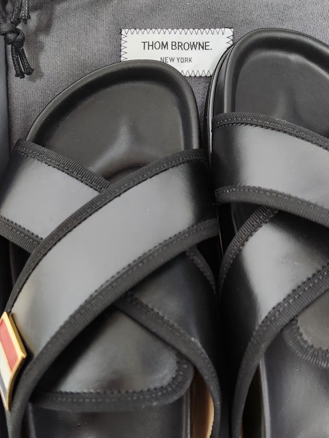Thom Browne Vitello Calf Enamel Criss Cross Loafer Sandal Black 착용 스타일