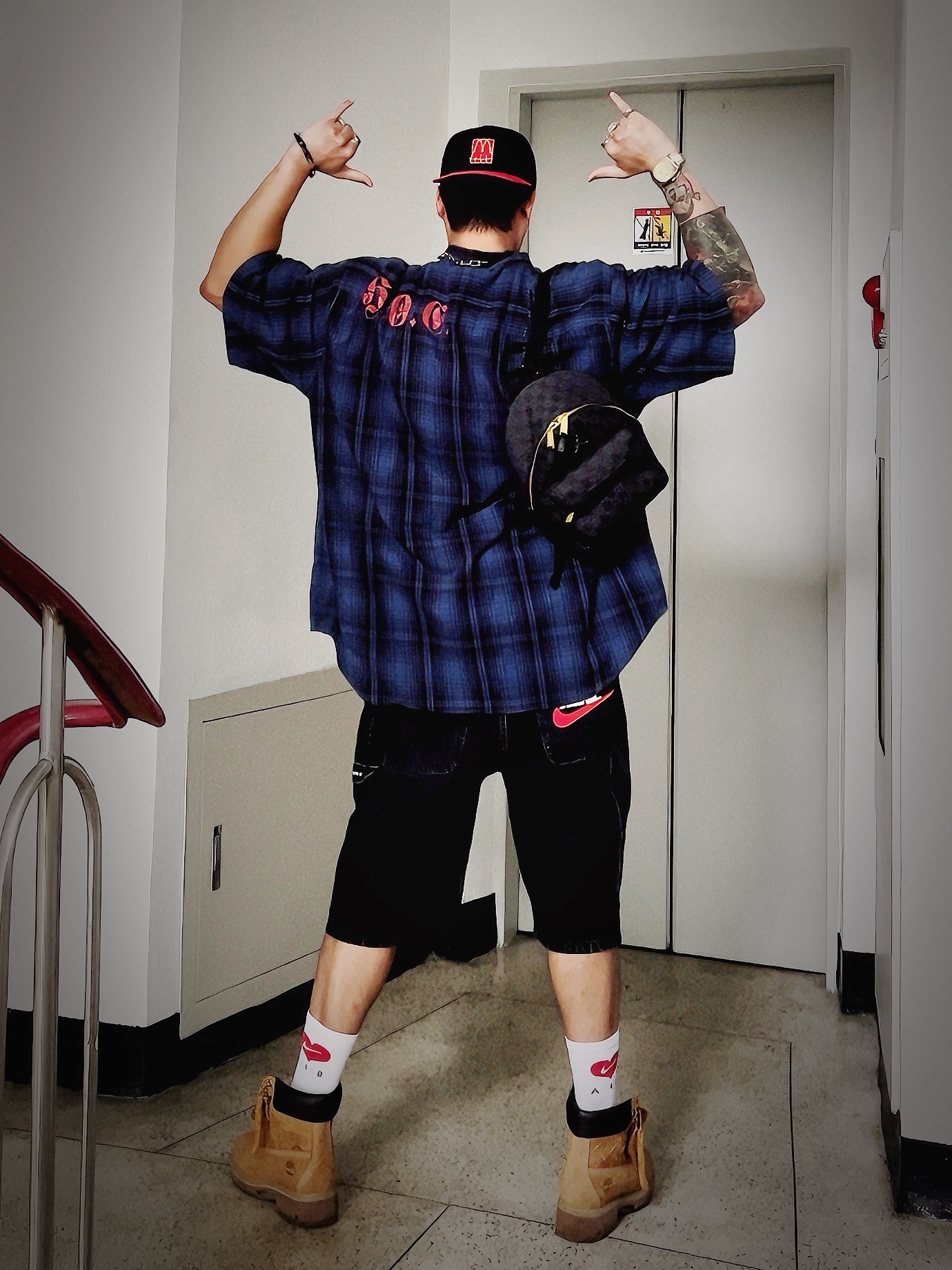 Supreme x MLB Kanji Teams T-Shirt Yankees Red - 22FW, Supreme x Bernadette Corporation S/S Work Shirt Navy Plaid - 23SS 착용 스타일 - 4