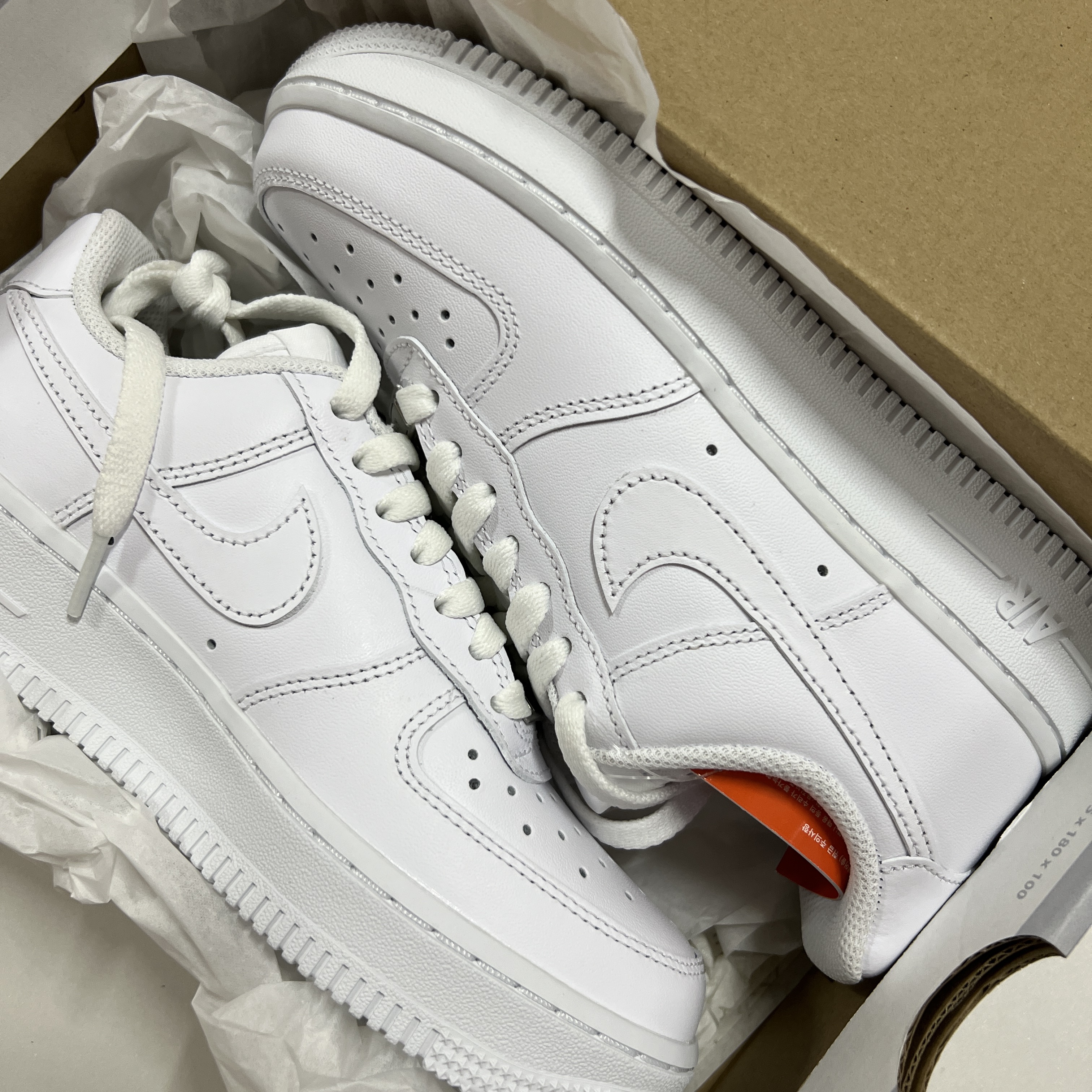 (W) Nike Air Force 1 '07 Low White 착용 스타일 - 3