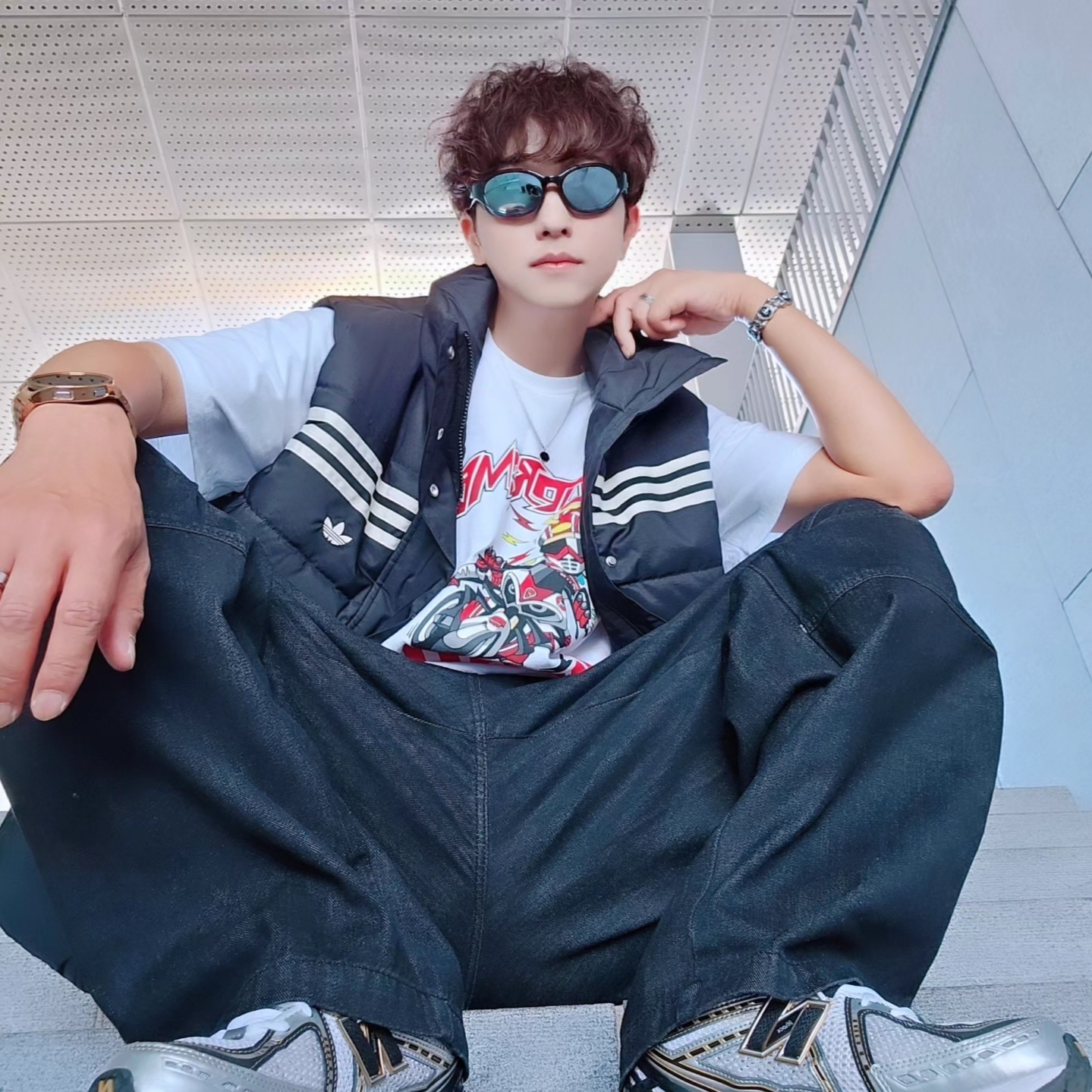 Adidas Originals 70s Padded Gilet Black - KR Sizing, Supreme x Ducati Bike T-Shirt White - 24SS 착용 스타일 - 7