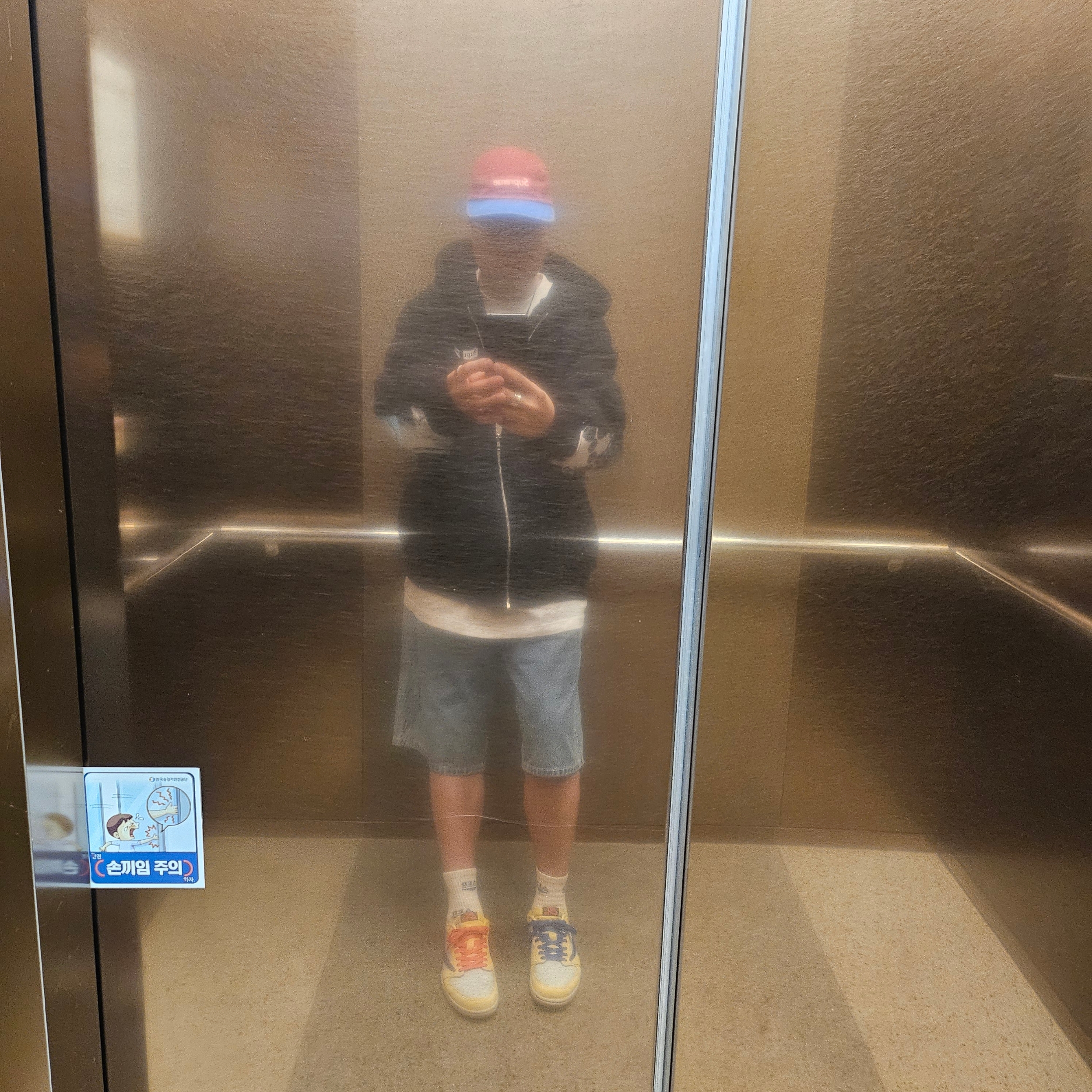 Supreme Script Baggy Denim Short Washed Indigo - 24SS, Supreme Pigment 2-Tone Camp Cap Red - 24SS 착용 스타일