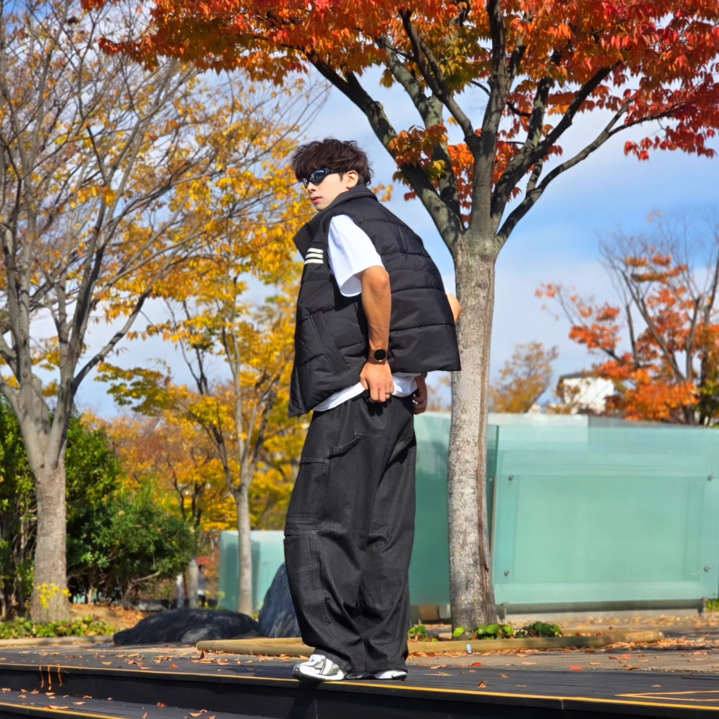 Adidas Originals 70s Padded Gilet Black - KR Sizing, Supreme x Ducati Bike T-Shirt White - 24SS 착용 스타일 - 7