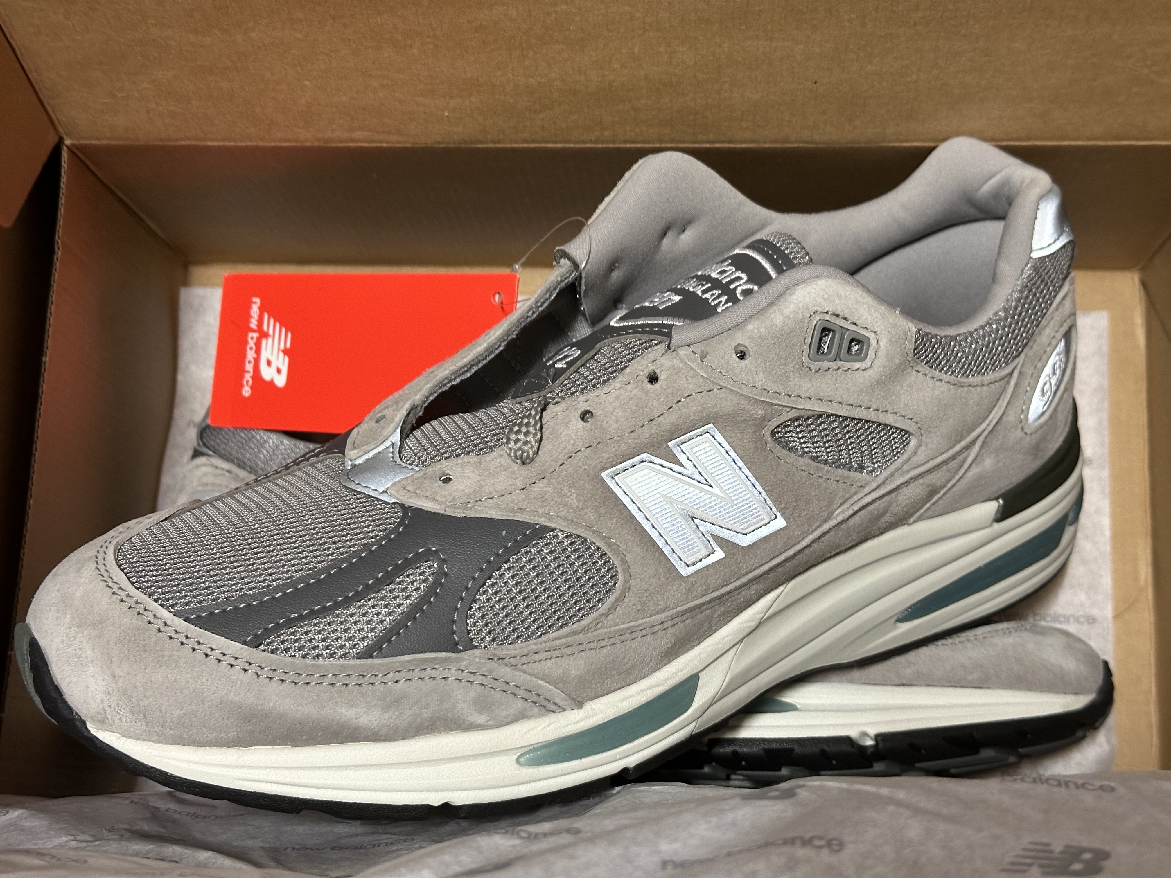 New Balance 991v2 Made in UK Rock Ridge Alloy Silver 착용 스타일 - 1