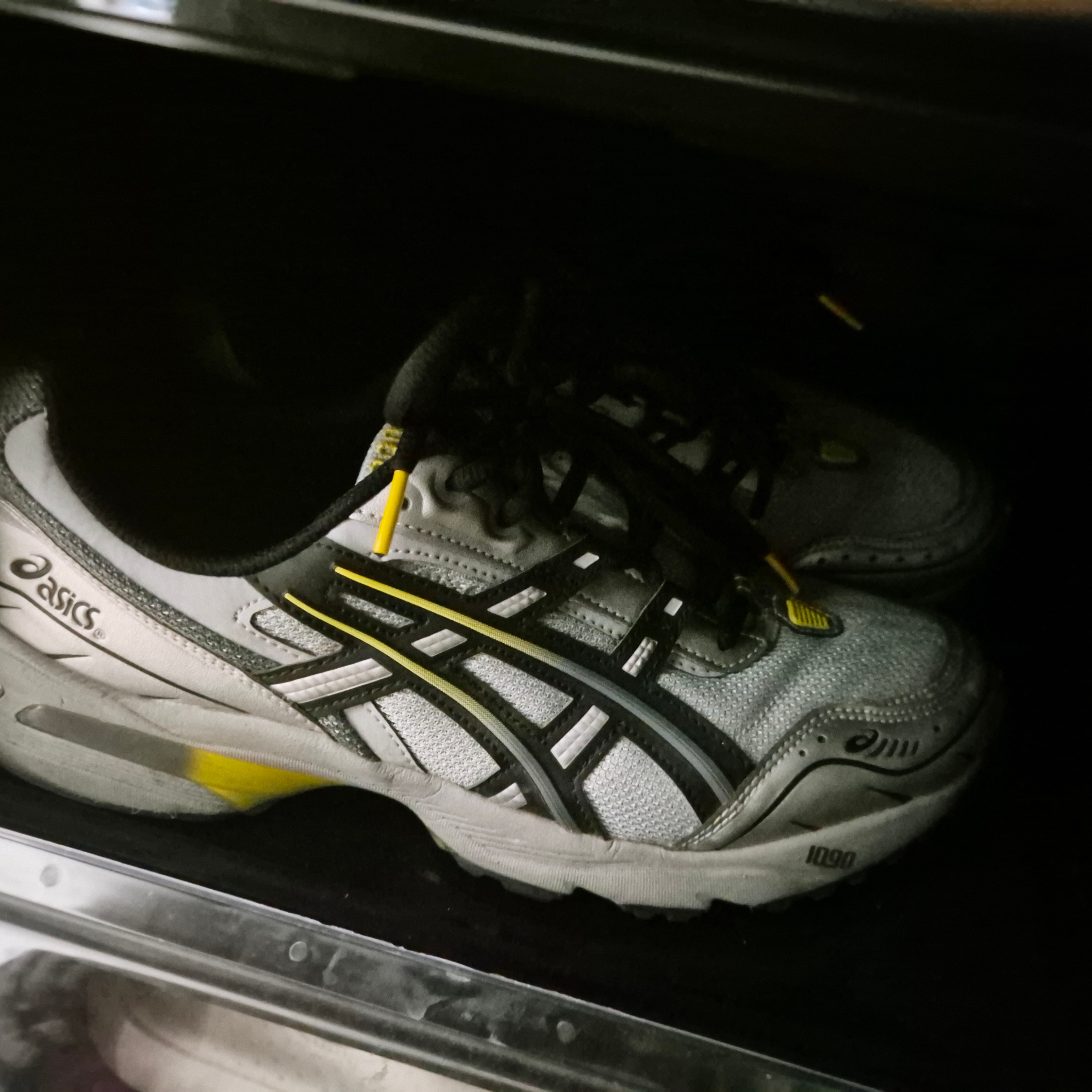 Asics Gel-1090 Mid Grey Black 착용 스타일