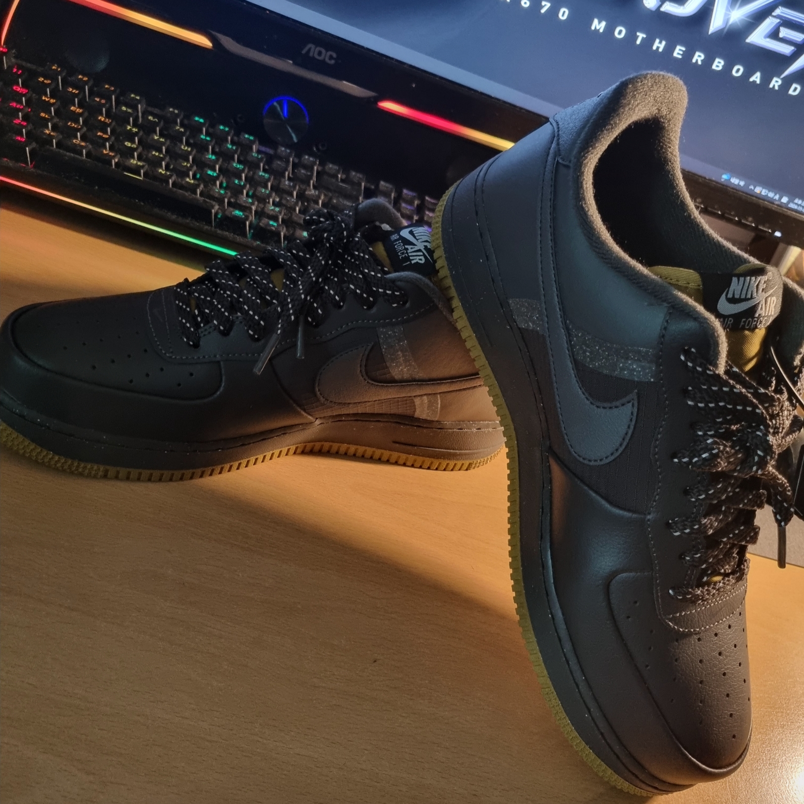Nike Air Force 1 '07 LV8 Medium Ash 착용 스타일 - 1