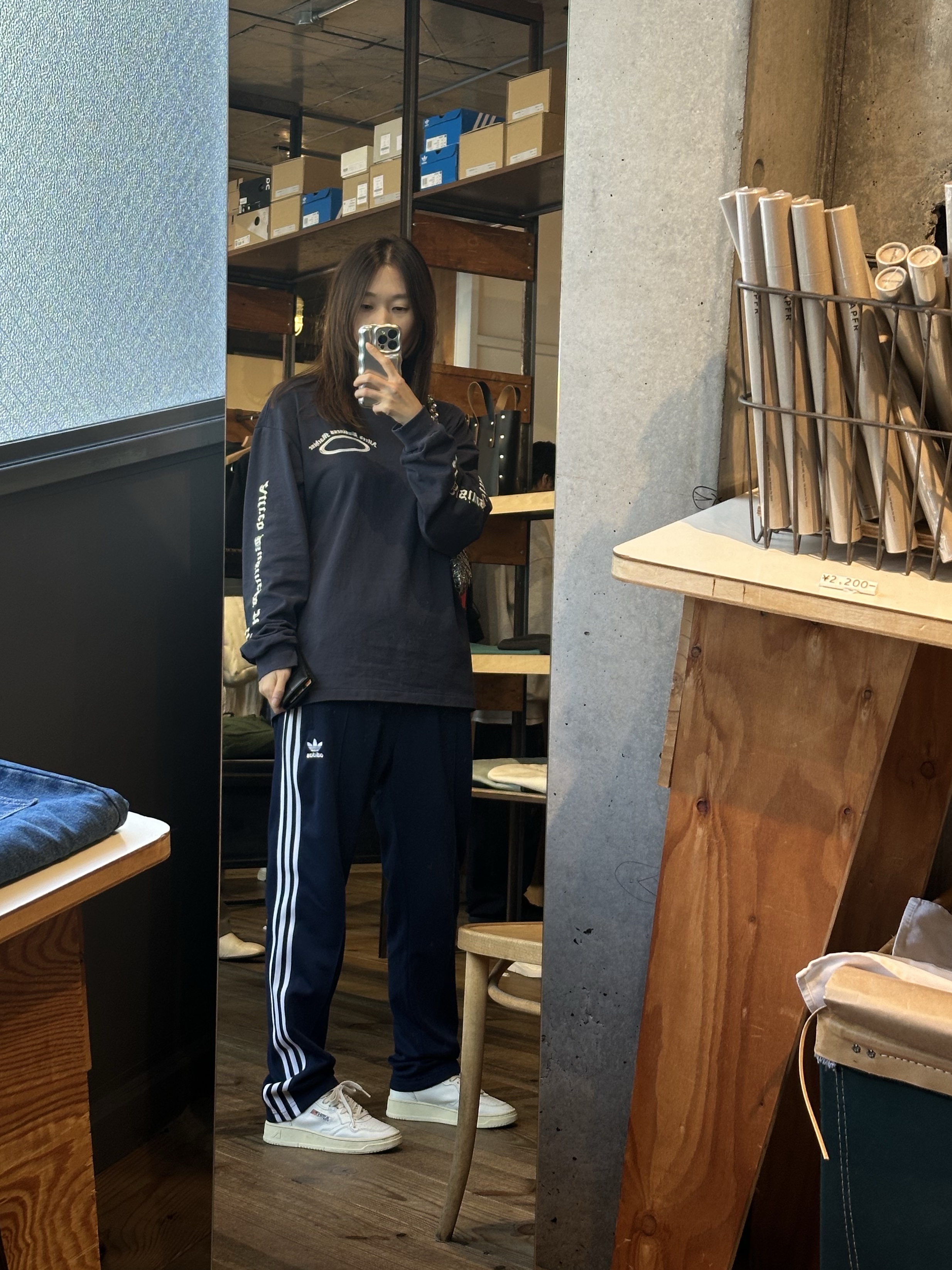 Adidas Adicolor Classic Beckenbauer Track Pants Night Indigo - KR Sizing, (W) Autry Medalist Low Leather Sneakers White 착용 스타일 - 2