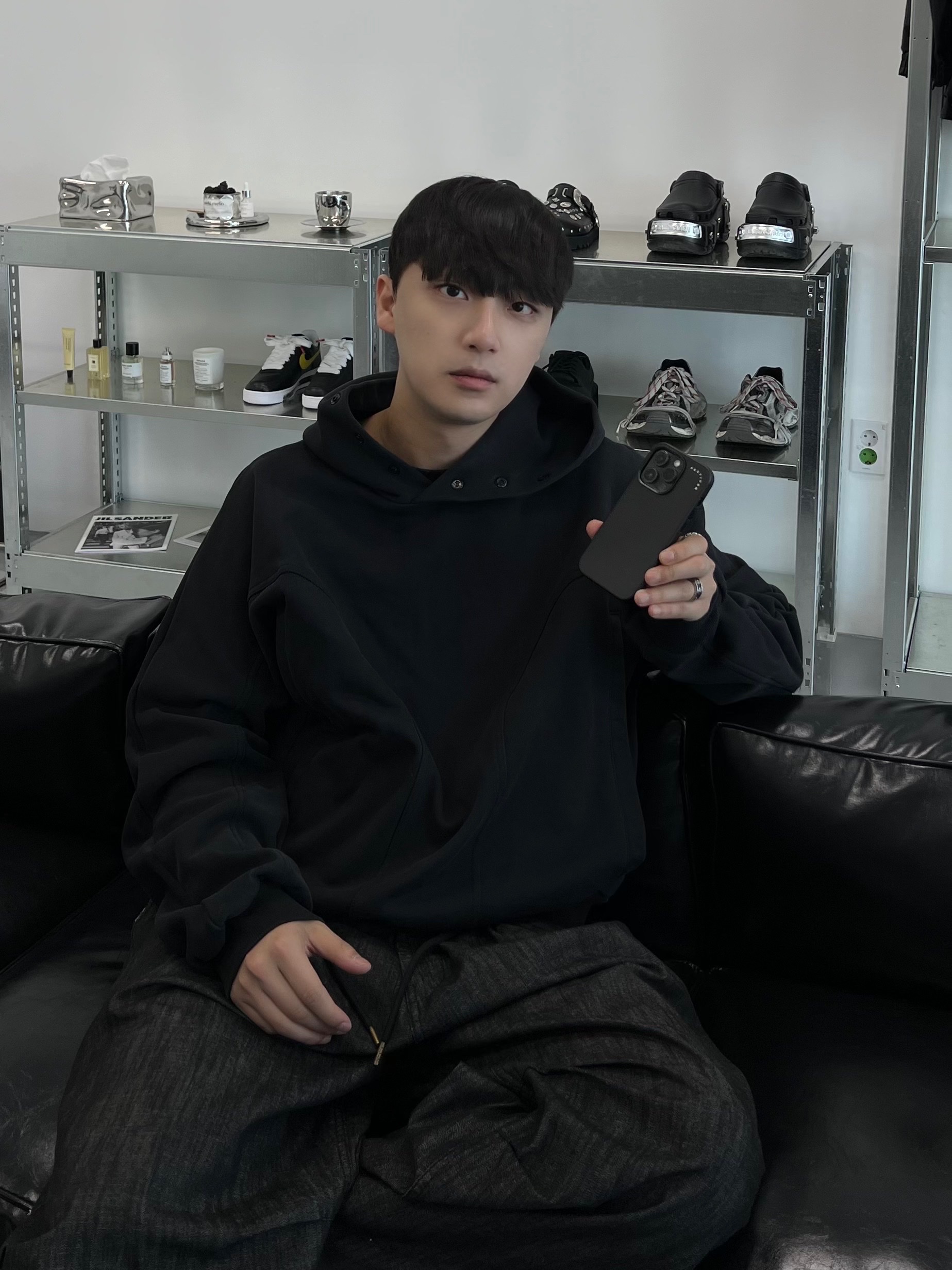 Balenciaga 3XL Sneakers Grey White Red 착용 스타일 - 1