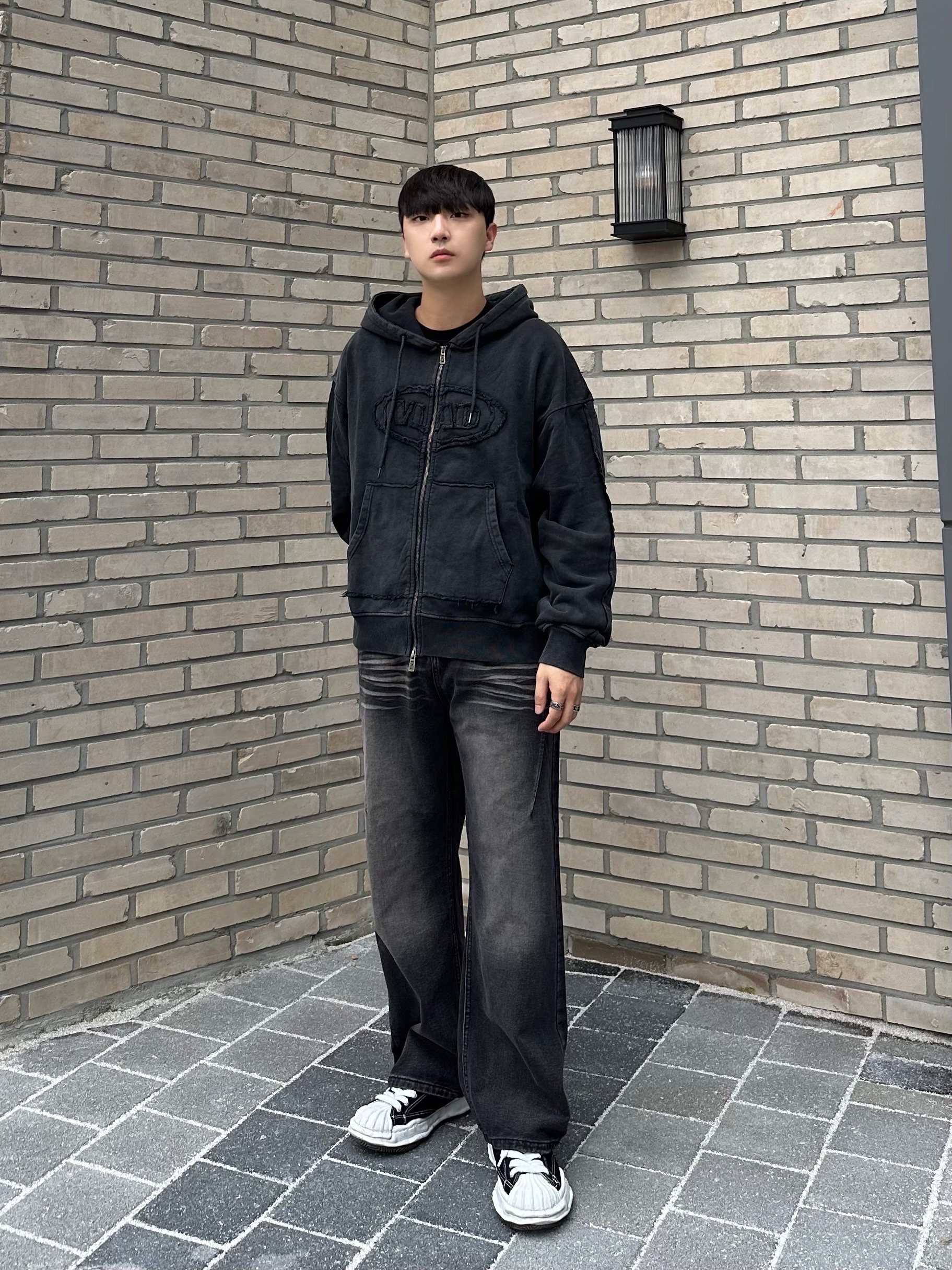 Maison Mihara Yasuhiro Peterson OG Sole Canvas Low Sneakers Black 착용 스타일 - 1