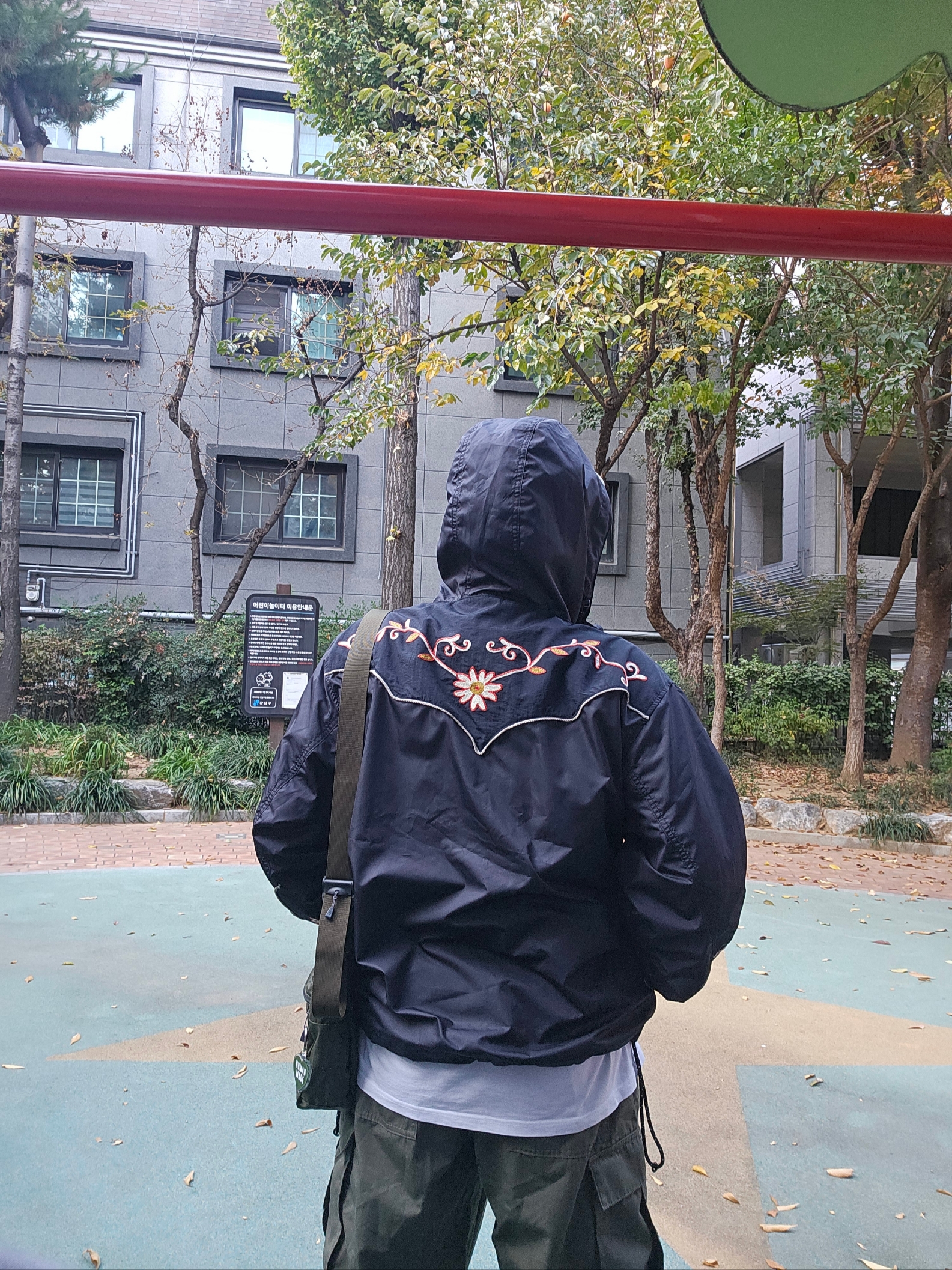 Kapital Poly Taffeta Tennessee Cornflower Parka Black 착용 스타일 - 5