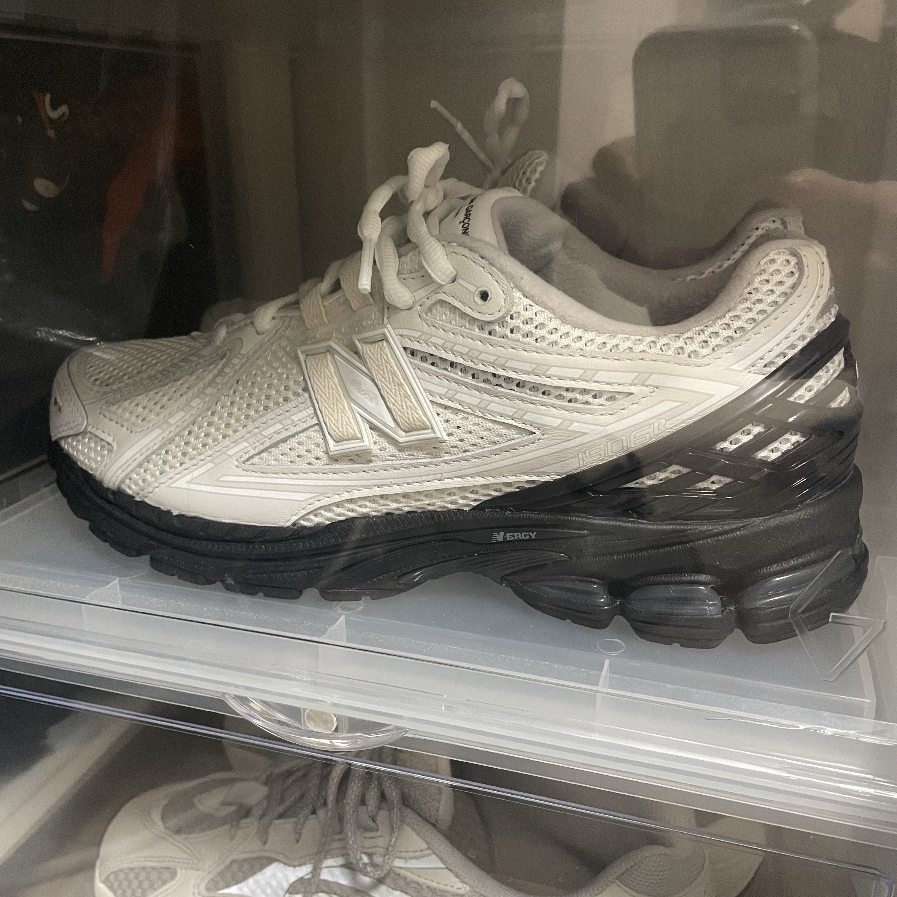 New Balance x Comme des Garcons Homme 1906R White 착용 스타일