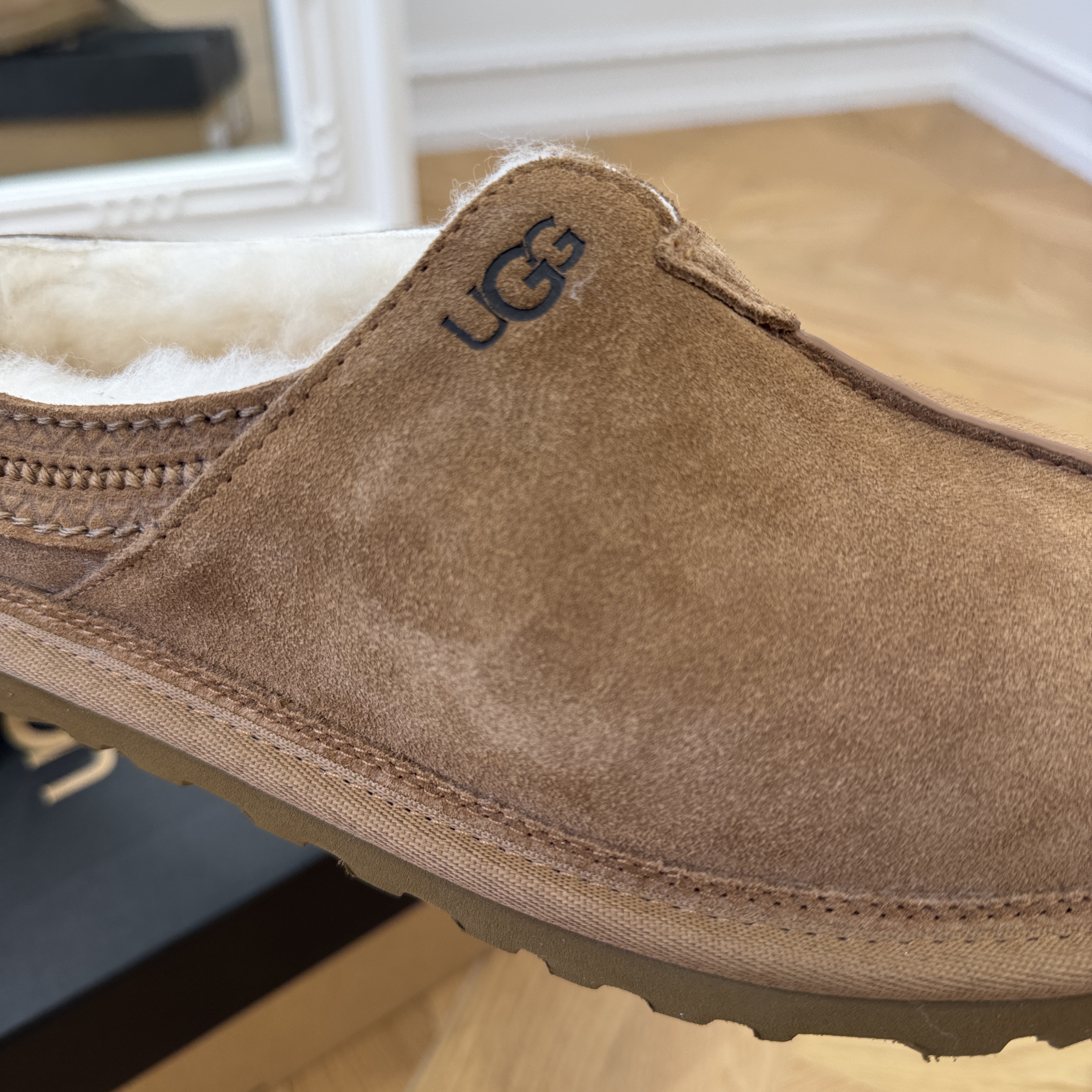UGG Neuman Chestnut 착용 스타일 - 2