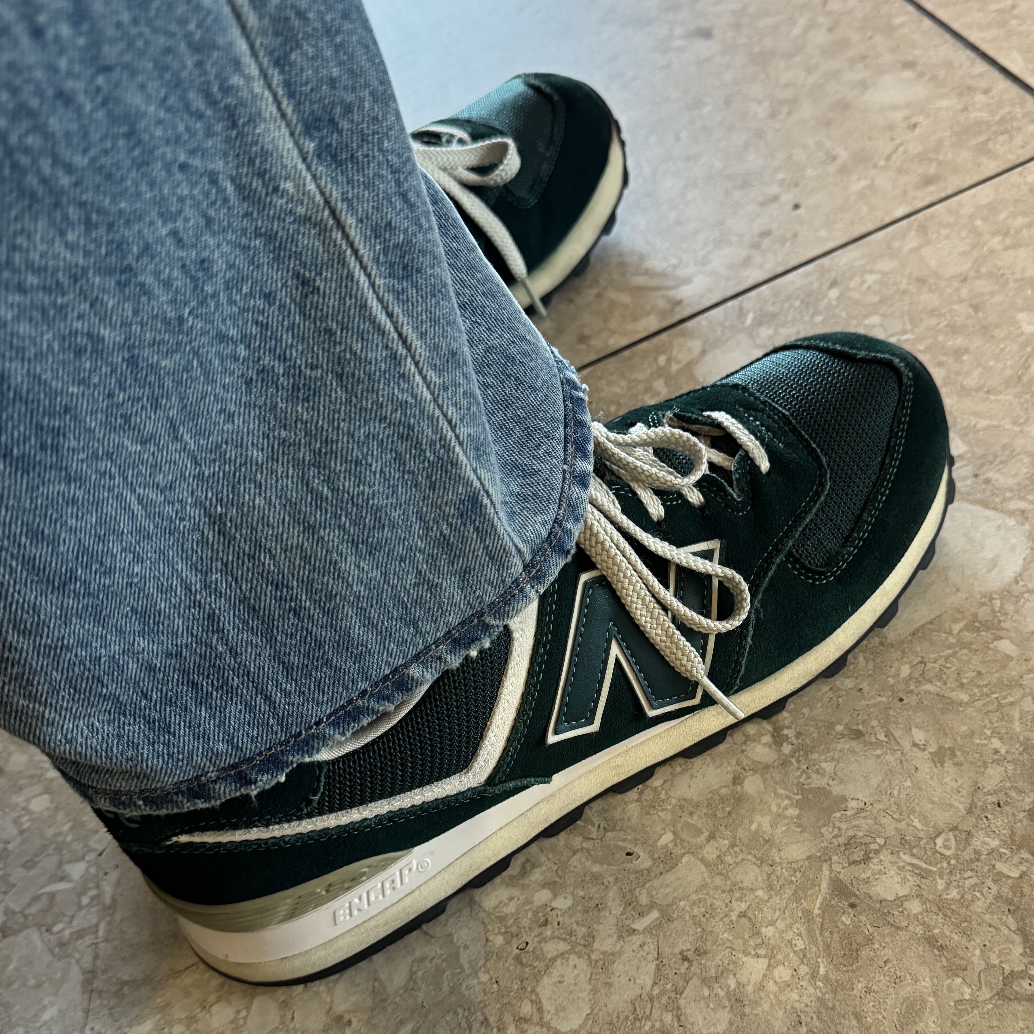 New Balance 574 Heritage Grass Green 착용 스타일