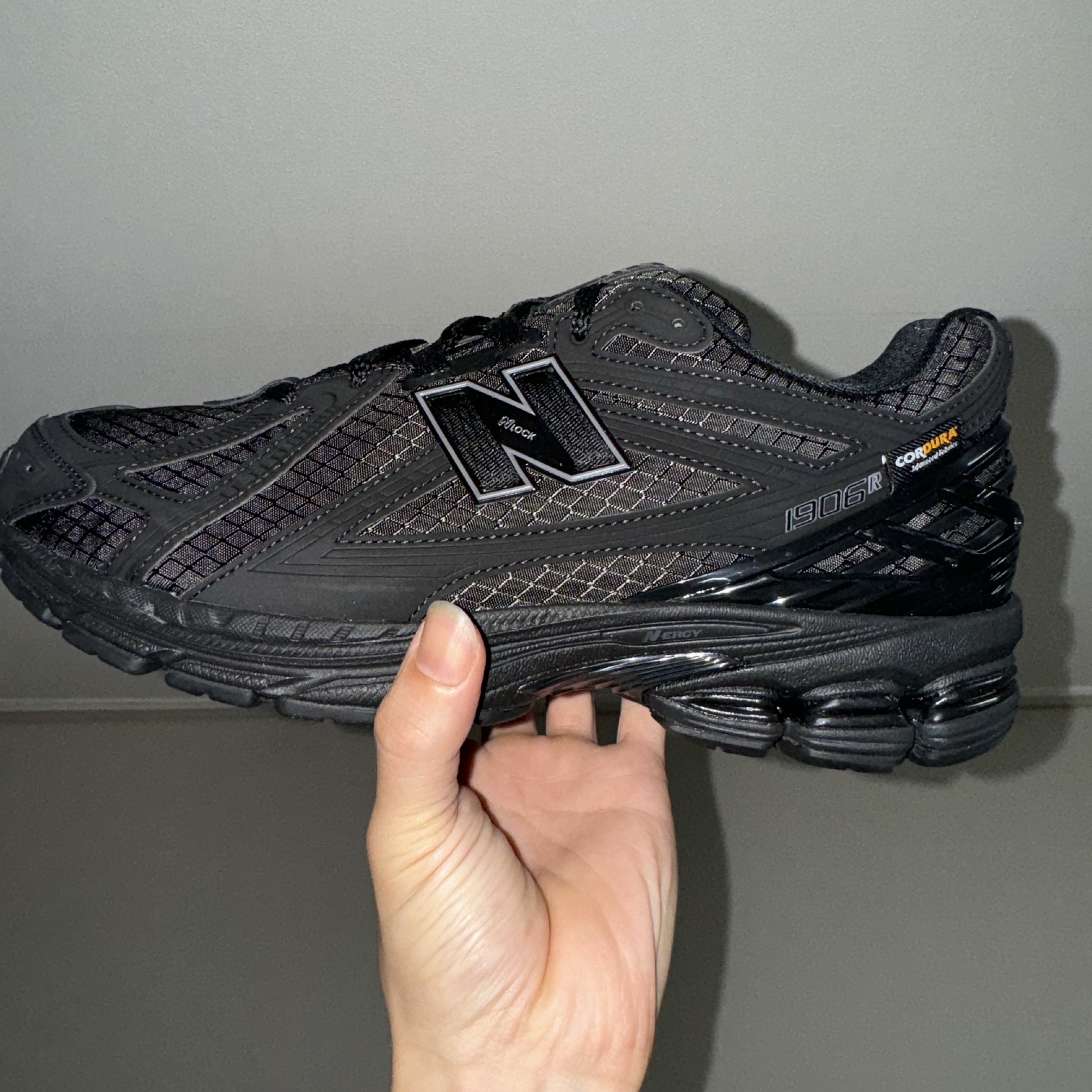 New Balance 1906R Black Magnet 착용 스타일